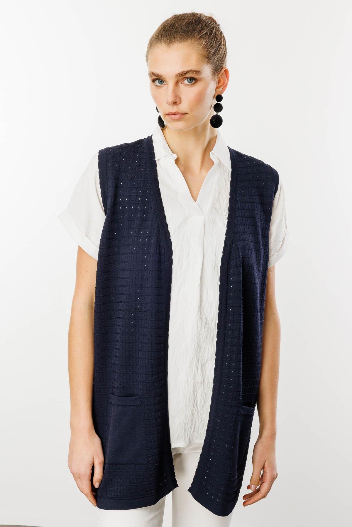 25354Kadın Kare Örgülü Uzun Triko Yelek Lacivert