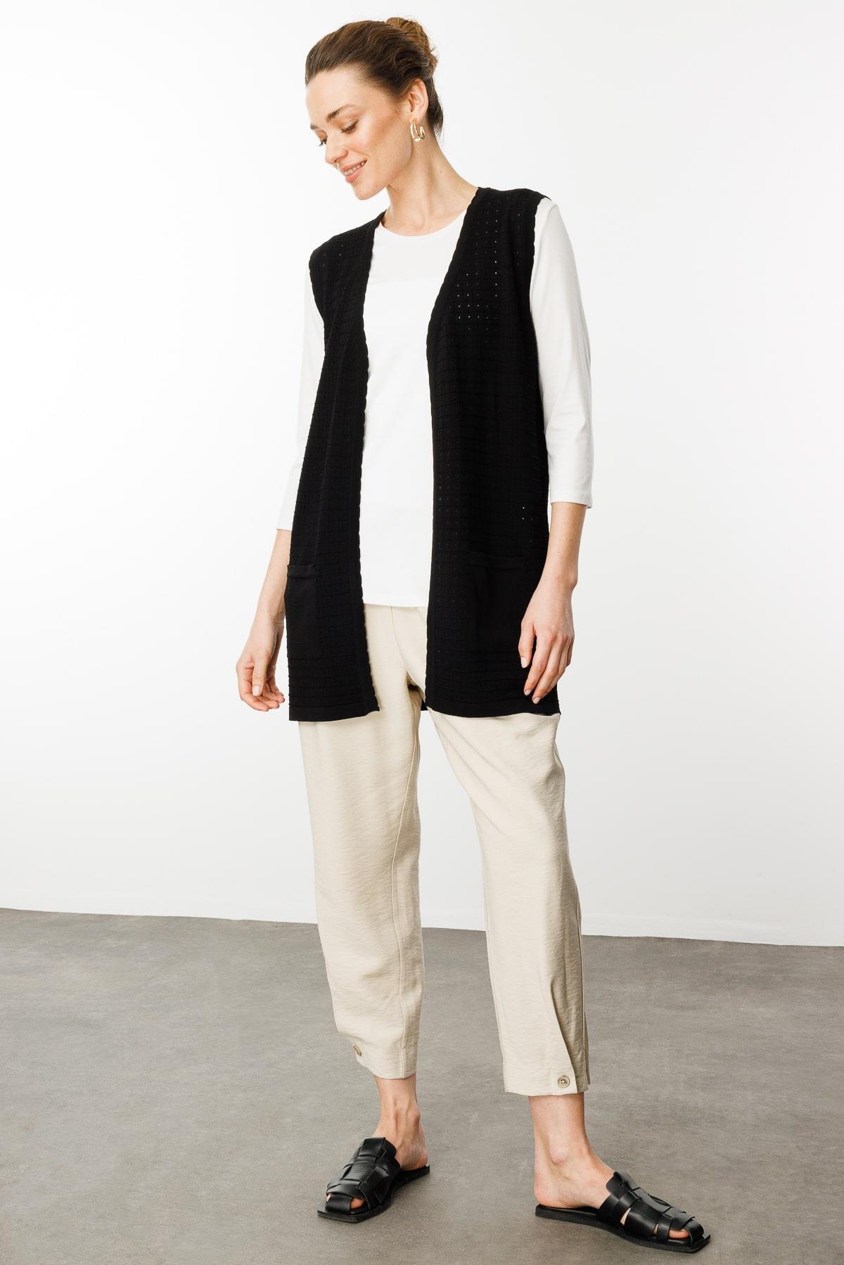 25354Kadın Kare Örgülü Uzun Triko Yelek Siyah