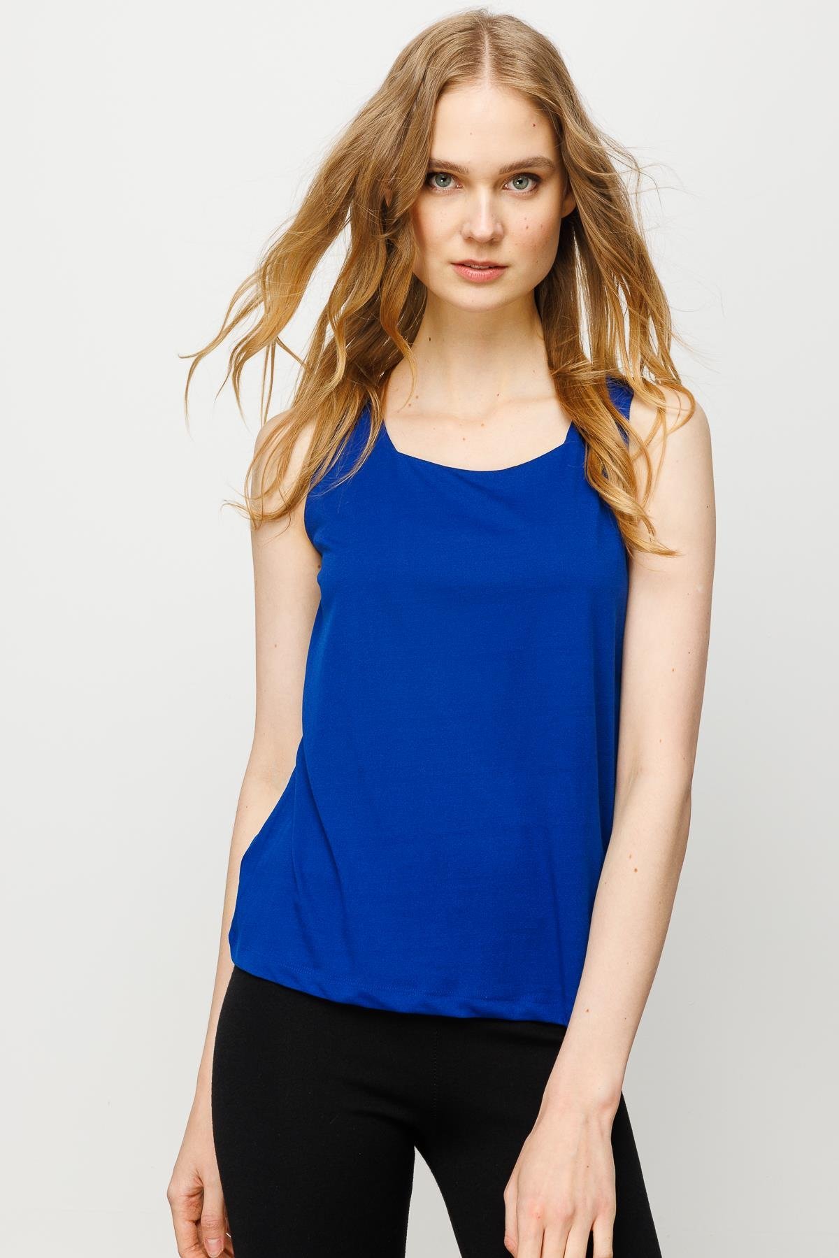 23776Kadın Kare Yaka Askılı T-shirt Saks