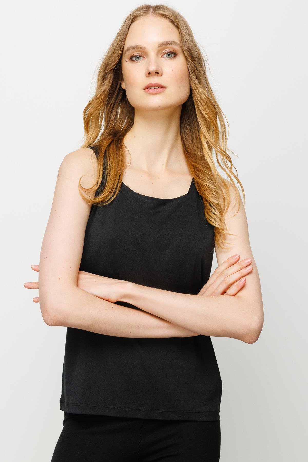 23776Kadın Kare Yaka Askılı T-shirt Siyah