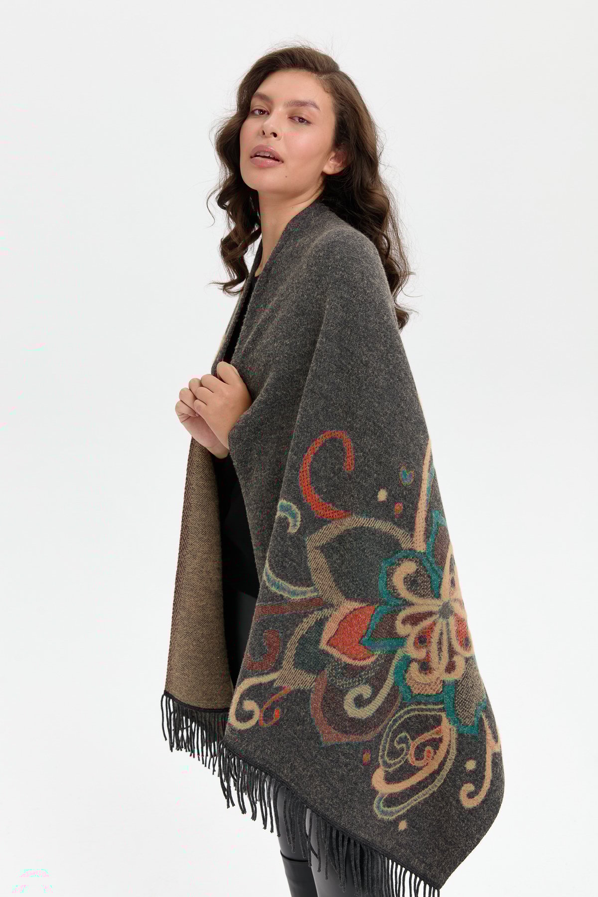 24029Kadın Karışık Büyük Çiçek Desenli Battal Boy Şal K.Füme