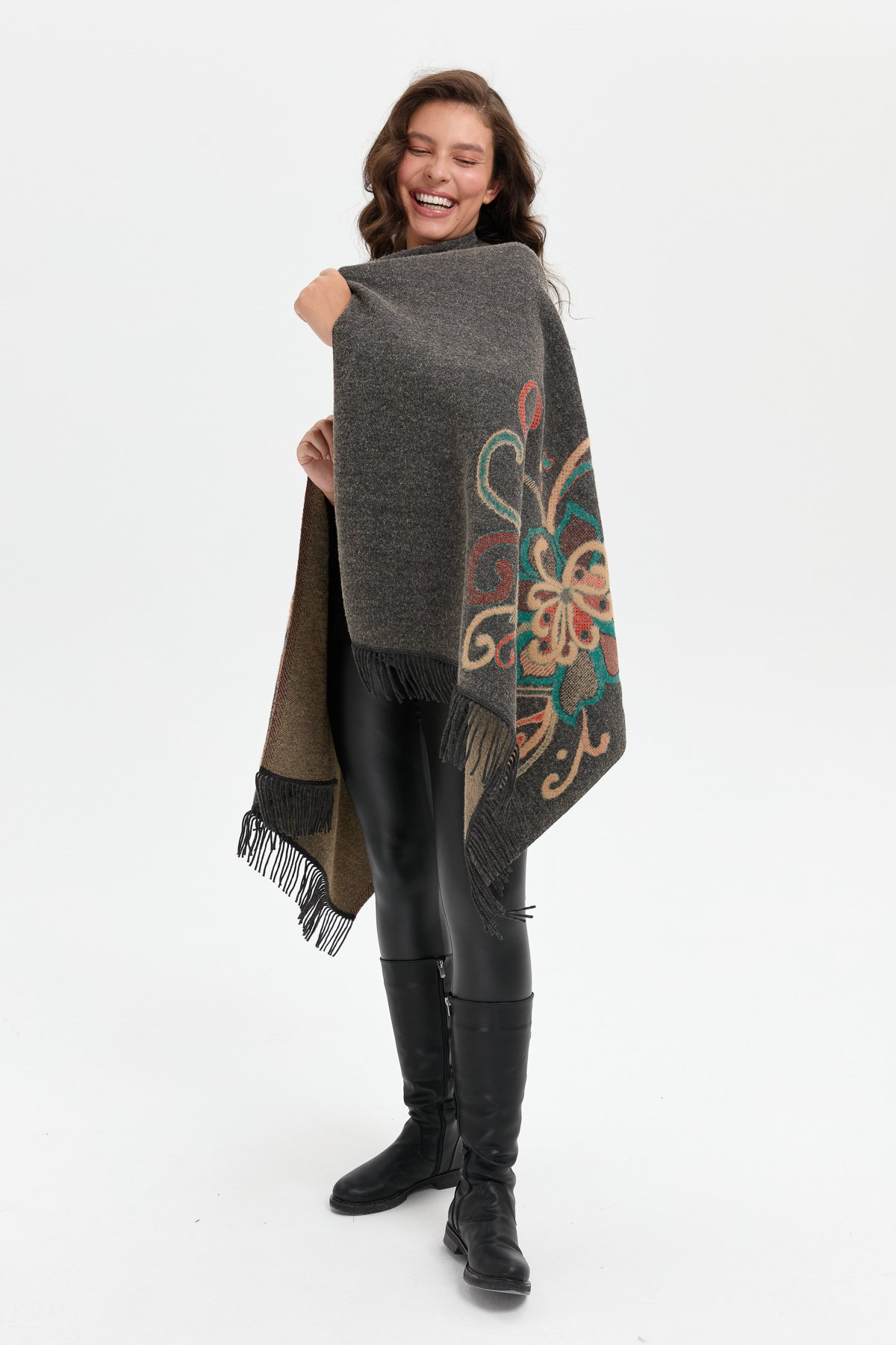 24029Kadın Karışık Büyük Çiçek Desenli Battal Boy Şal K.Füme