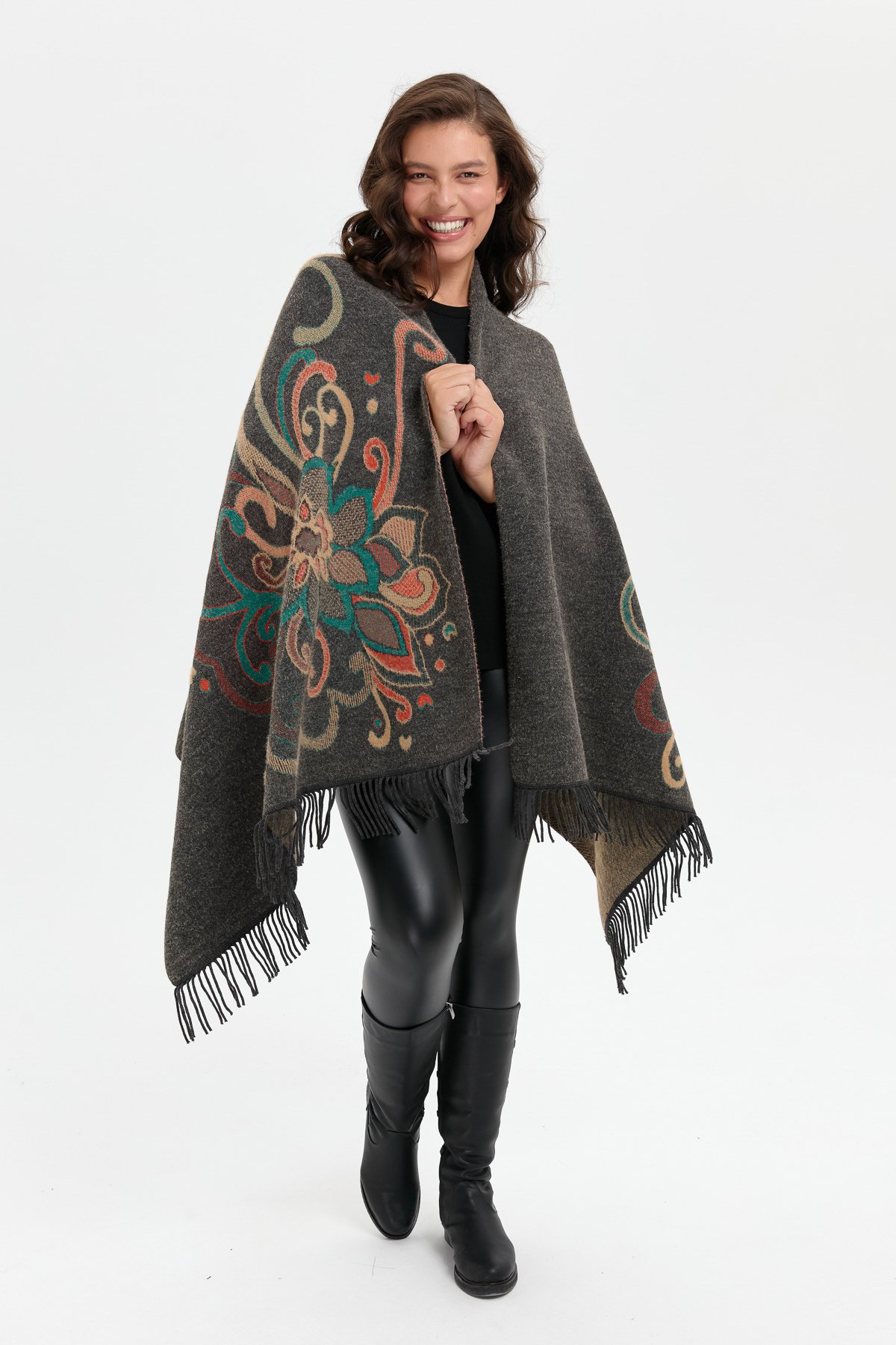 24029Kadın Karışık Büyük Çiçek Desenli Battal Boy Şal K.Füme