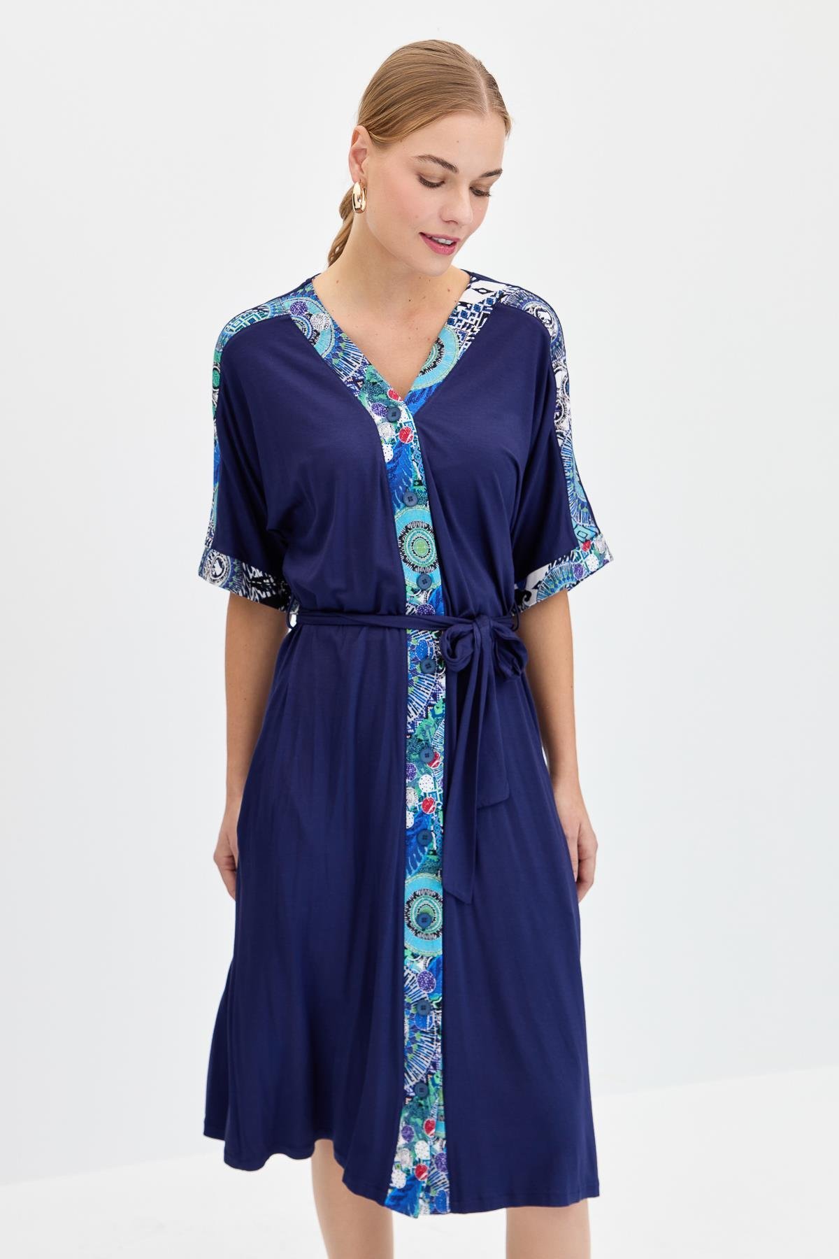 23729Женское хлопковое платье на пуговицах спереди и пестрым рисунком темно синее