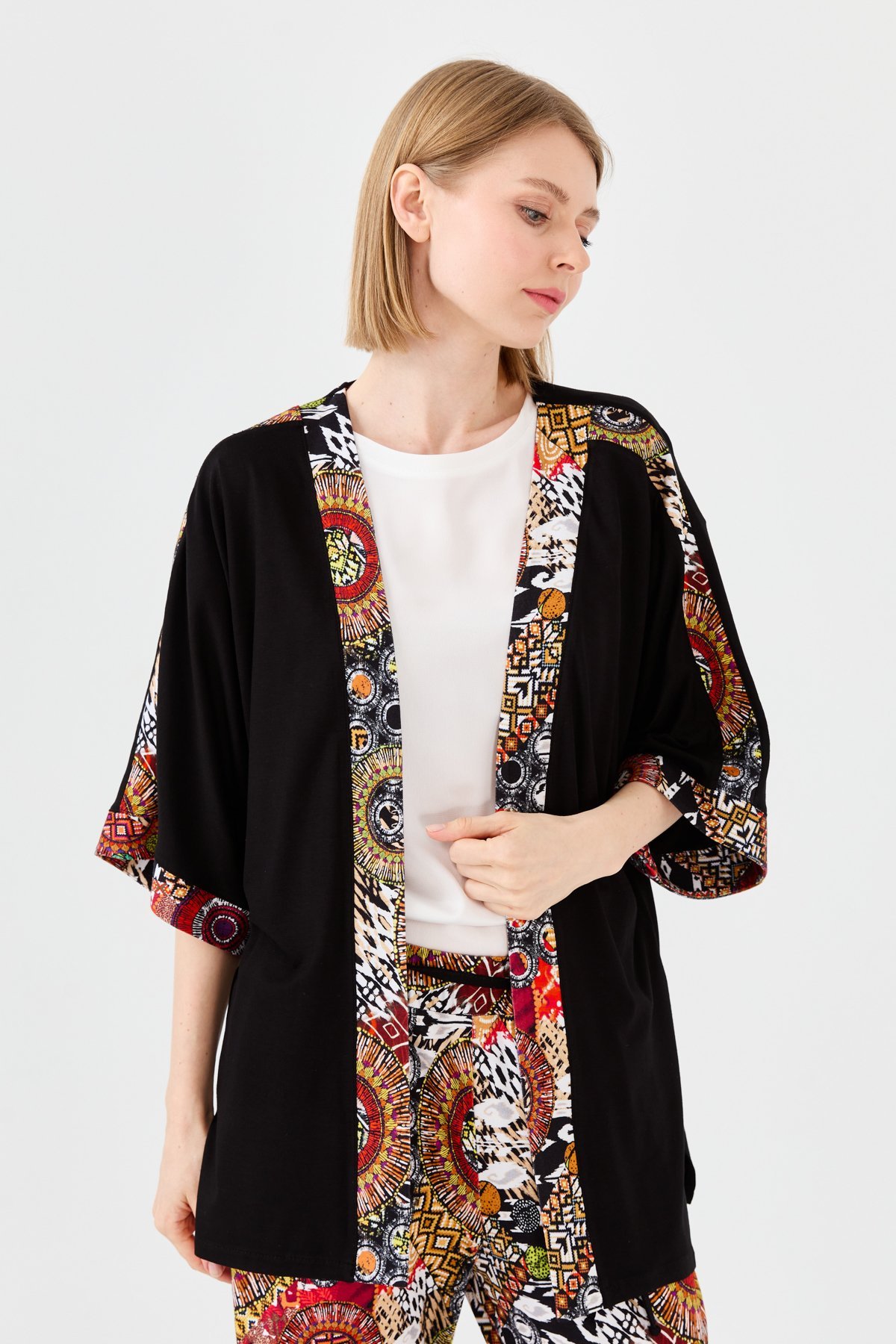 23726Kadın Karışık Desenli Yarasa Kol Penye Ceket Siyah