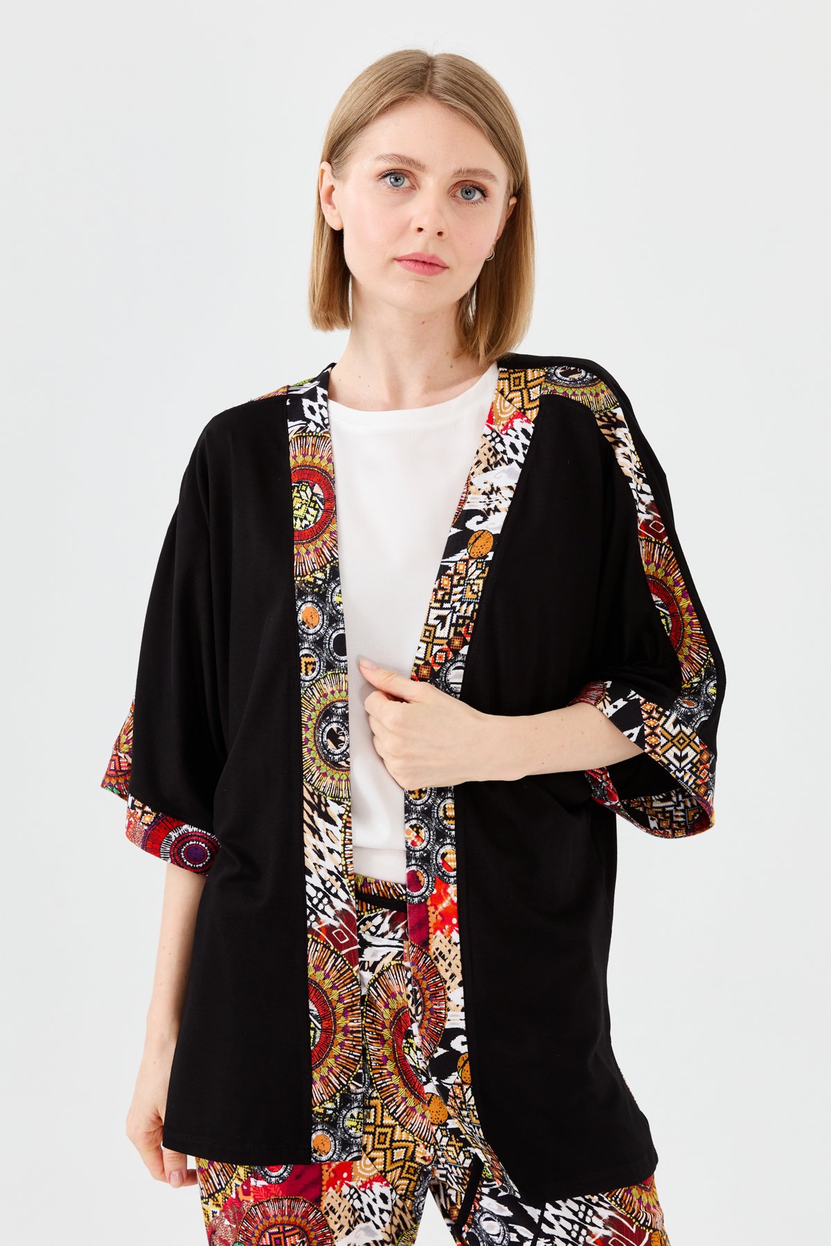 23726Kadın Karışık Desenli Yarasa Kol Penye Ceket Siyah