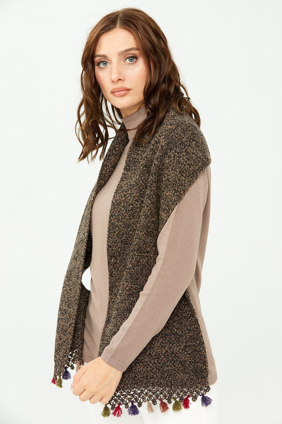 22033Kadın Kenarı Tığlamalı Püsküllü Yün Kaşkol M.Kahve