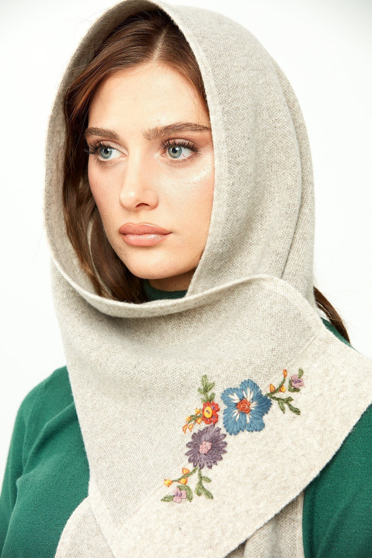 22155Kadın Kenarları Bordürlü Nakış İşlemeli Kaşkol V.Bej