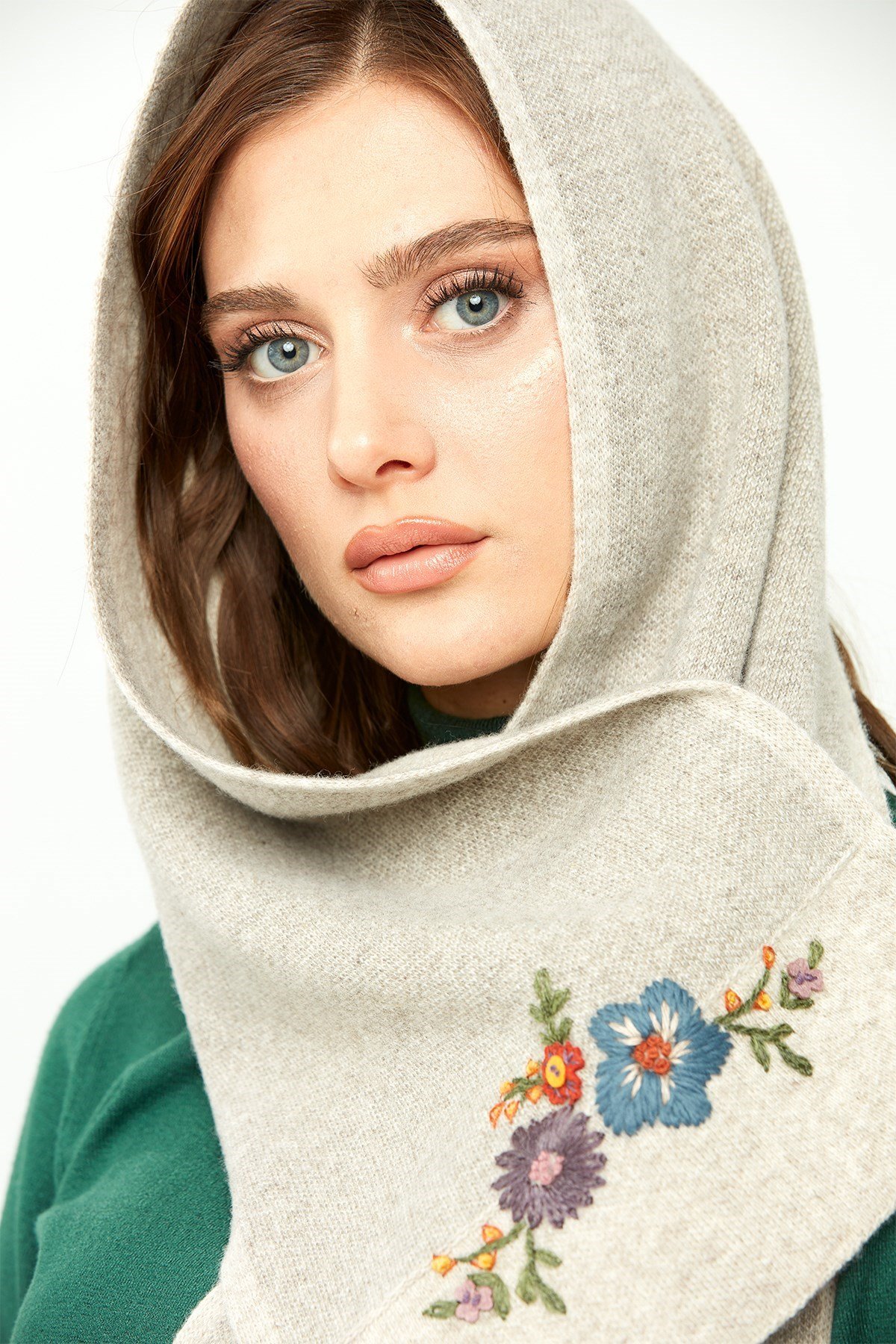 22155Kadın Kenarları Bordürlü Nakış İşlemeli Kaşkol V.Bej