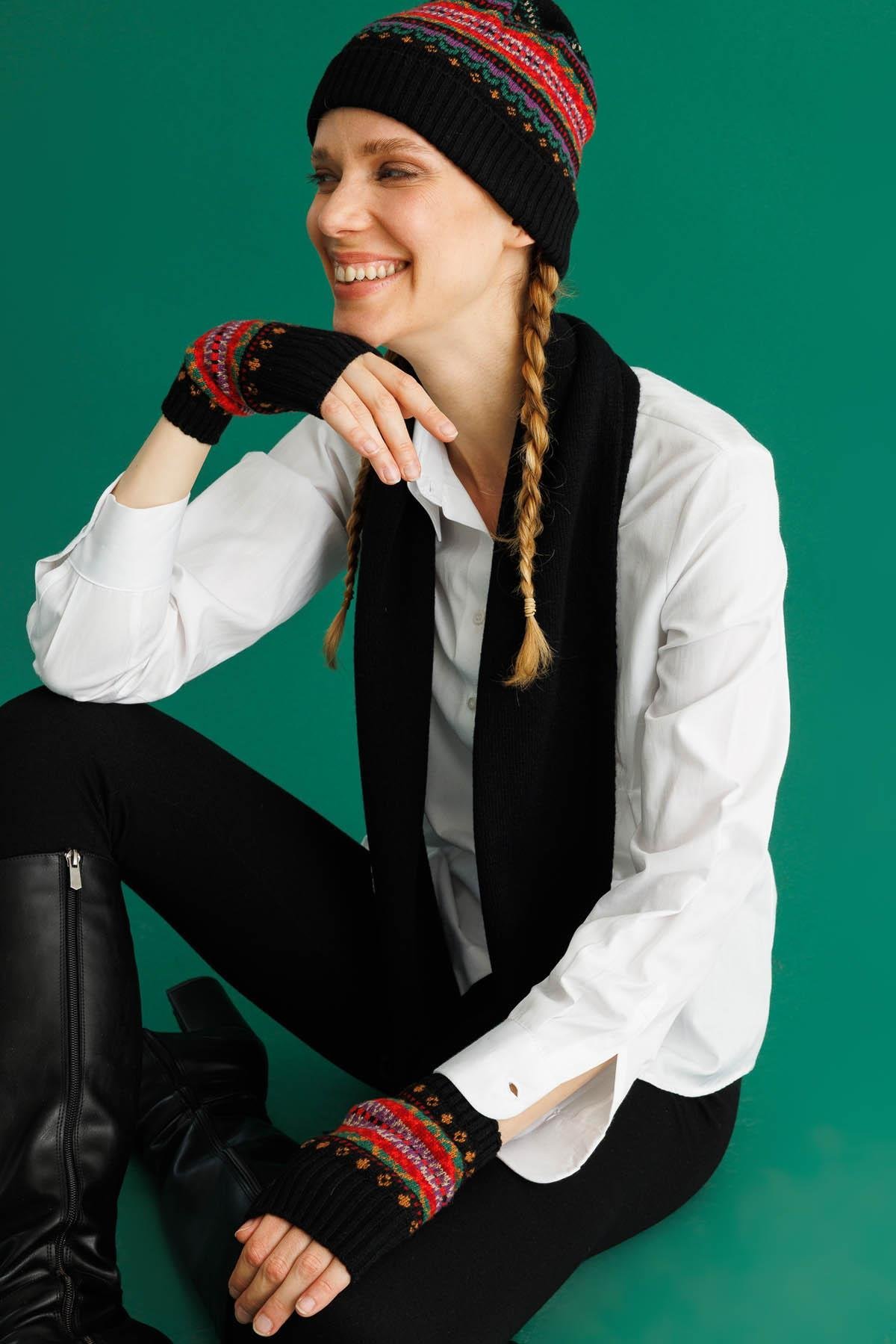 25075Kadın Kenarları Jakarlı Püsküllü Yün Kaşkol Siyah