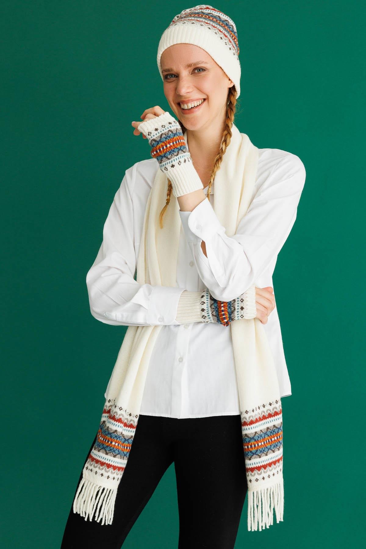 25075Kadın Kenarları Jakarlı Püsküllü Yün Kaşkol Kemik