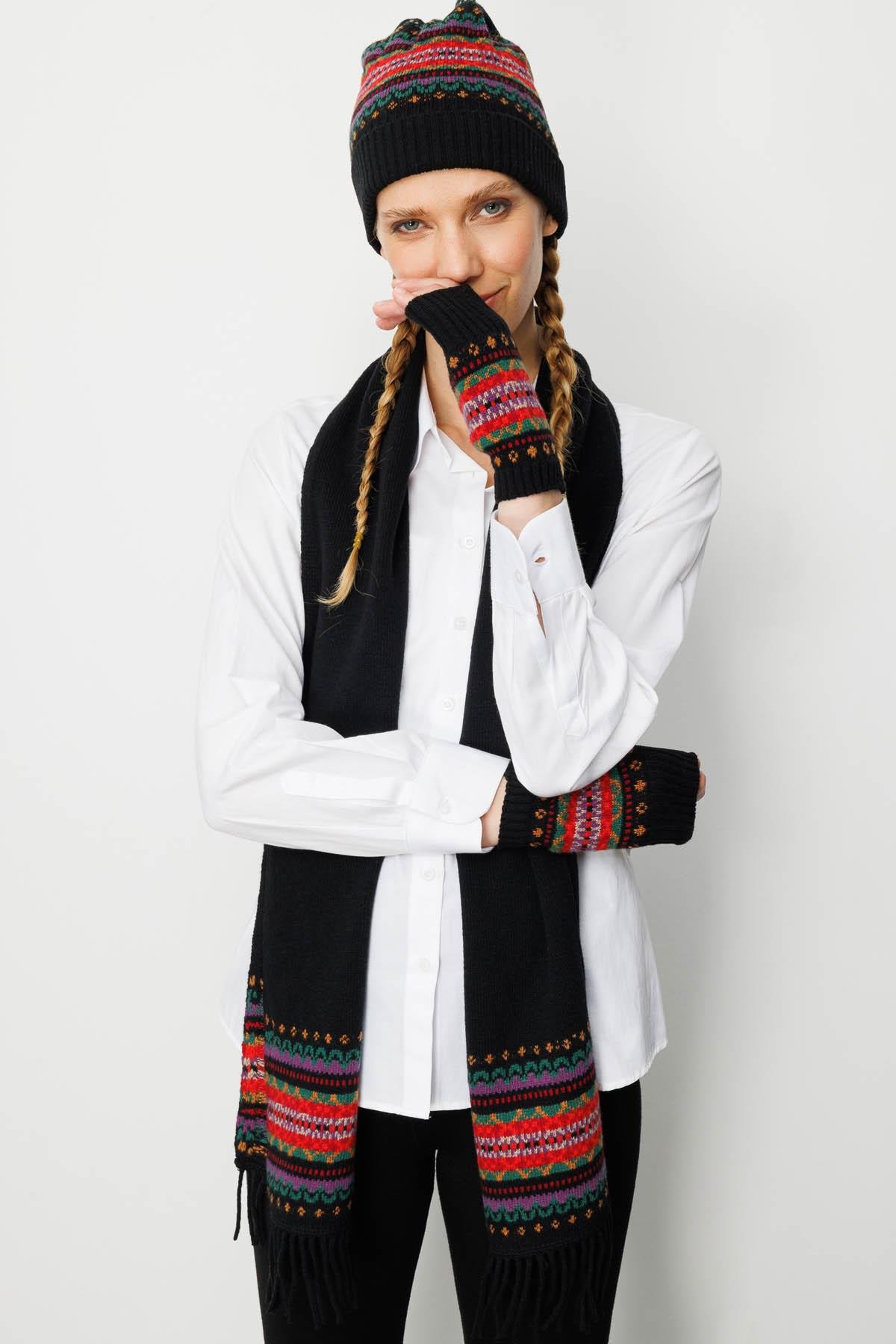 25075Kadın Kenarları Jakarlı Püsküllü Yün Kaşkol Siyah