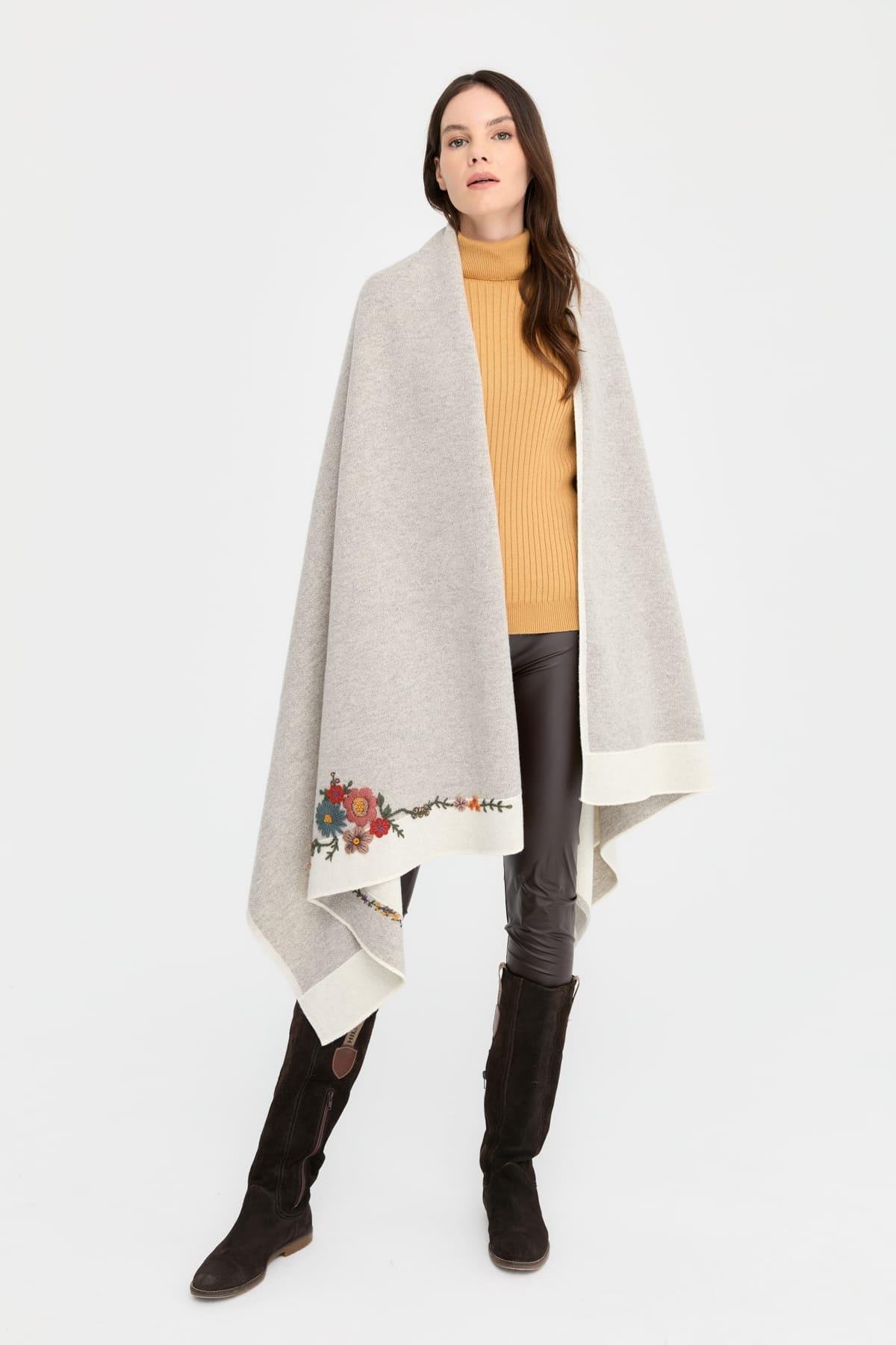 23054Kadın Kenarları Nakış İşlemeli Büyük Yün Şal Kemik