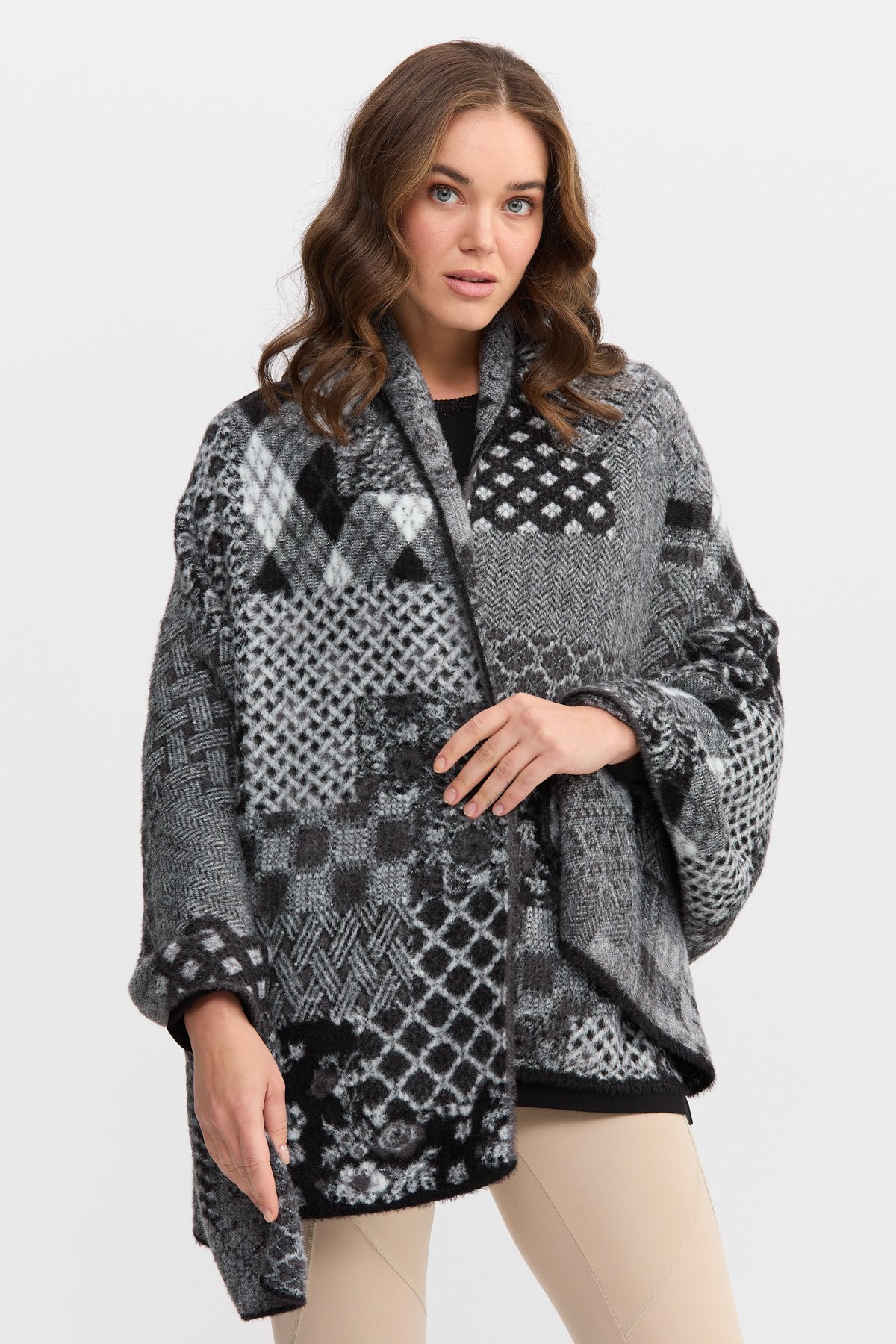 22261Kadın Kırk Yama Desenli Büyük Şal 1