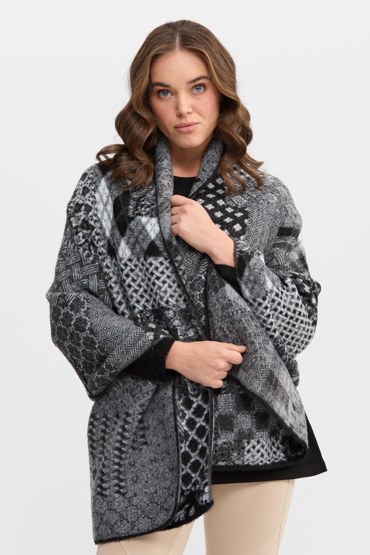 22261Kadın Kırk Yama Desenli Büyük Şal 1