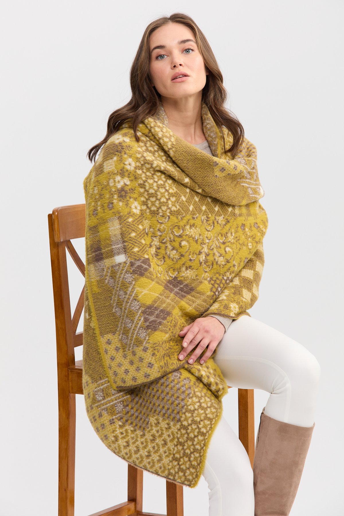 22261Kadın Kırk Yama Desenli Büyük Şal 22