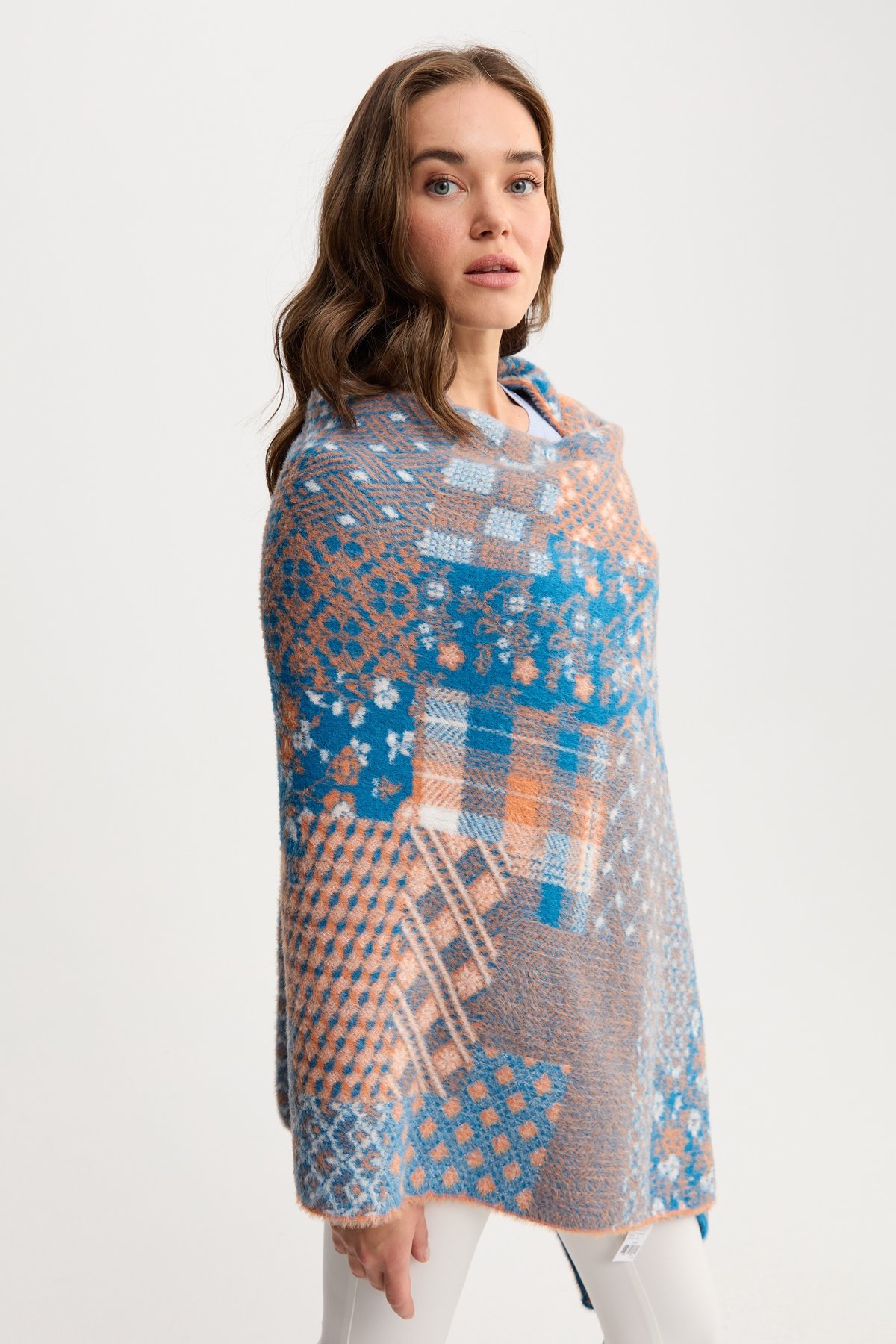 22261Kadın Kırk Yama Desenli Büyük Şal 23