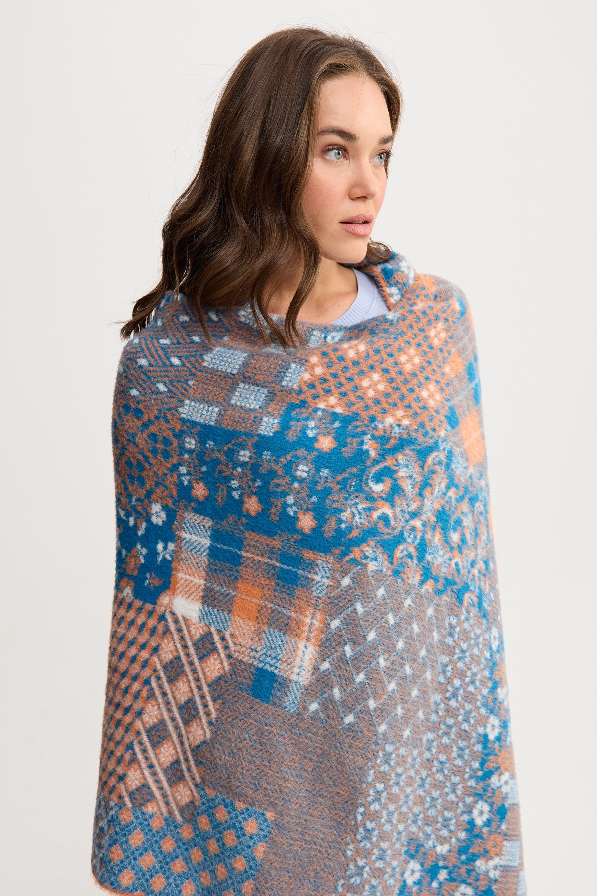 22261Kadın Kırk Yama Desenli Büyük Şal 23