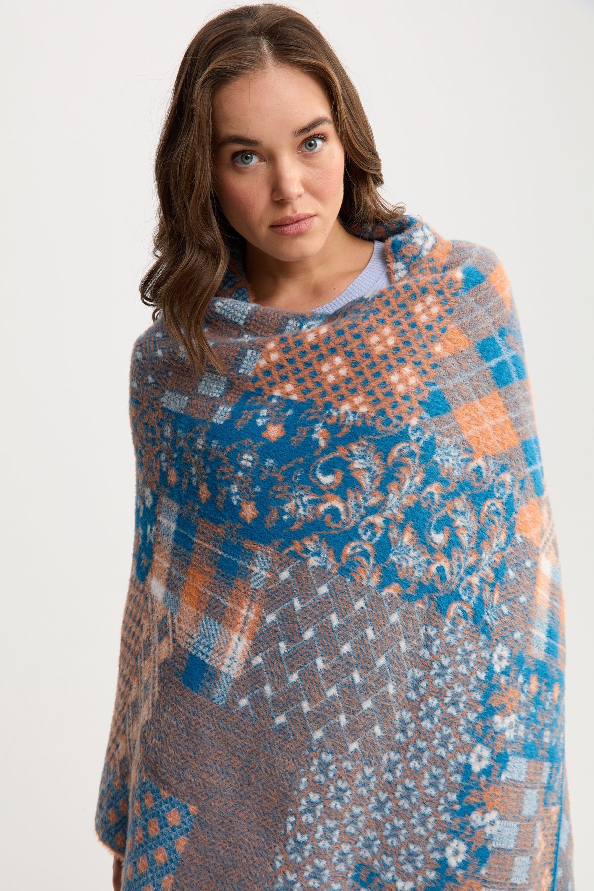 22261Kadın Kırk Yama Desenli Büyük Şal 23