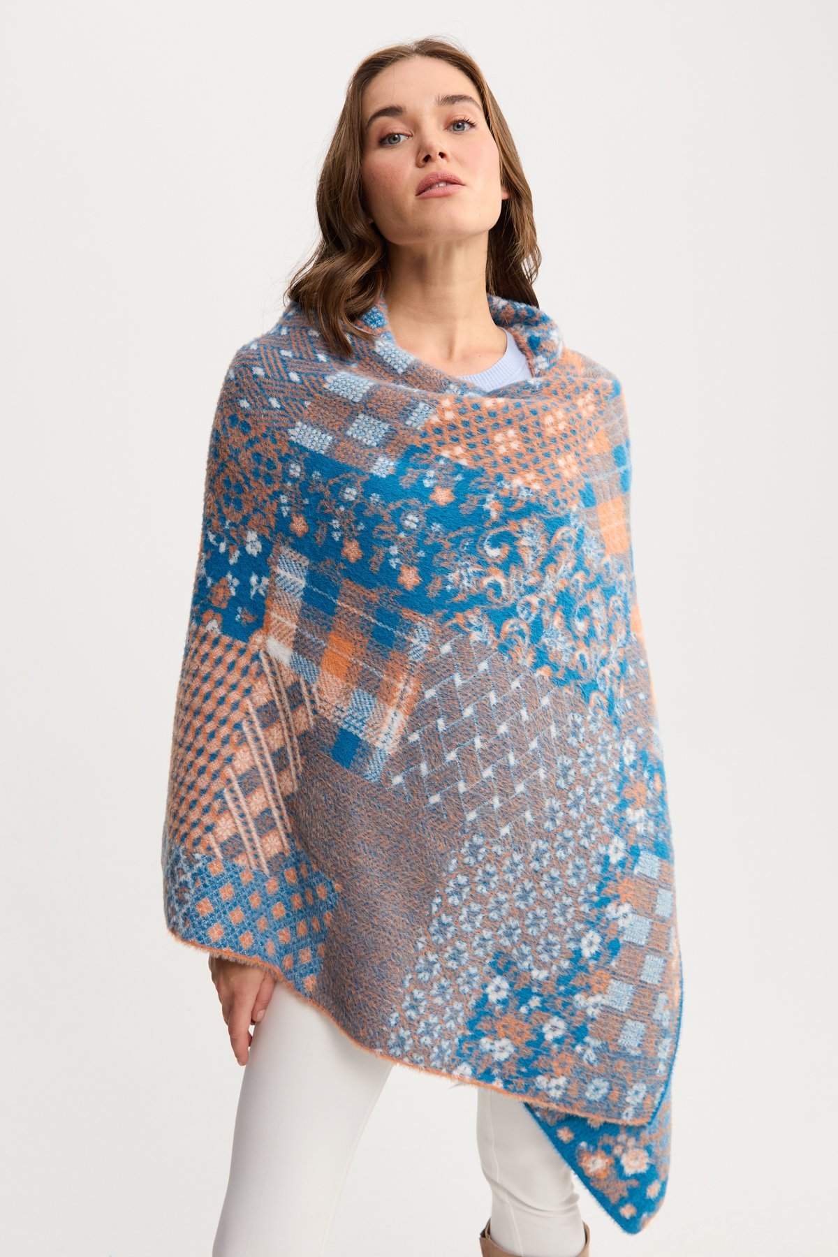 22261Kadın Kırk Yama Desenli Büyük Şal 23