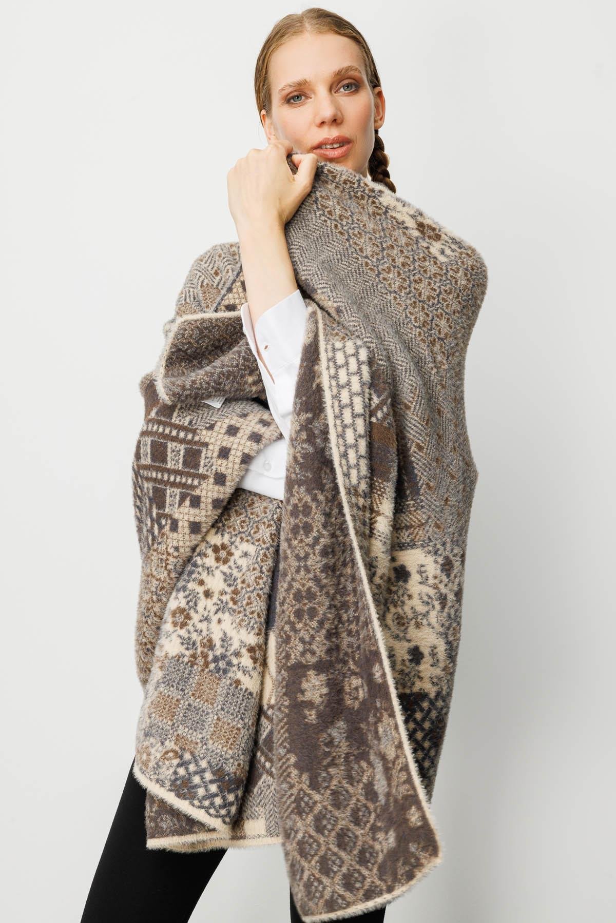 22261Kadın Kırk Yama Desenli Büyük Şal 12