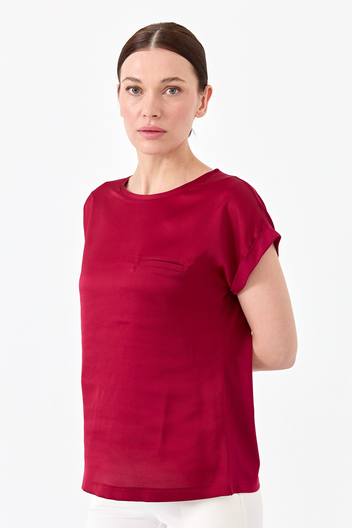 22707Kadın Kısa Kol Önü Saten Bluz Bordo