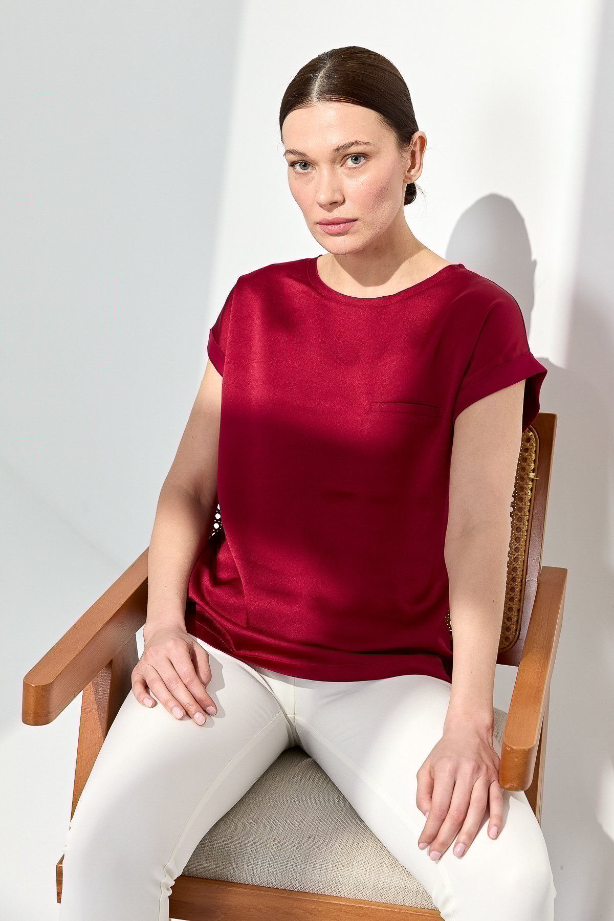 22707Kadın Kısa Kol Önü Saten Bluz Bordo
