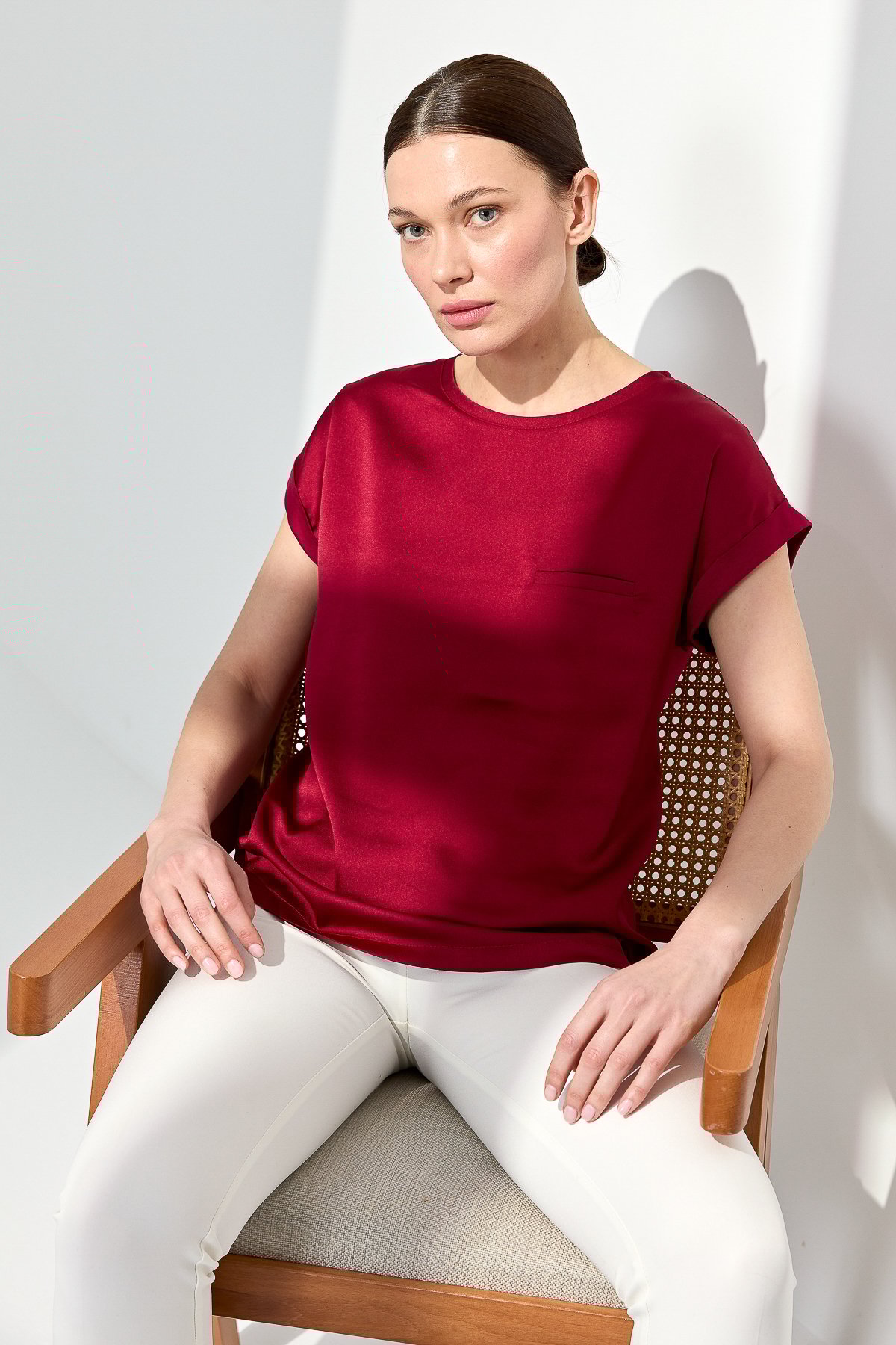 22707Kadın Kısa Kol Önü Saten Bluz Bordo