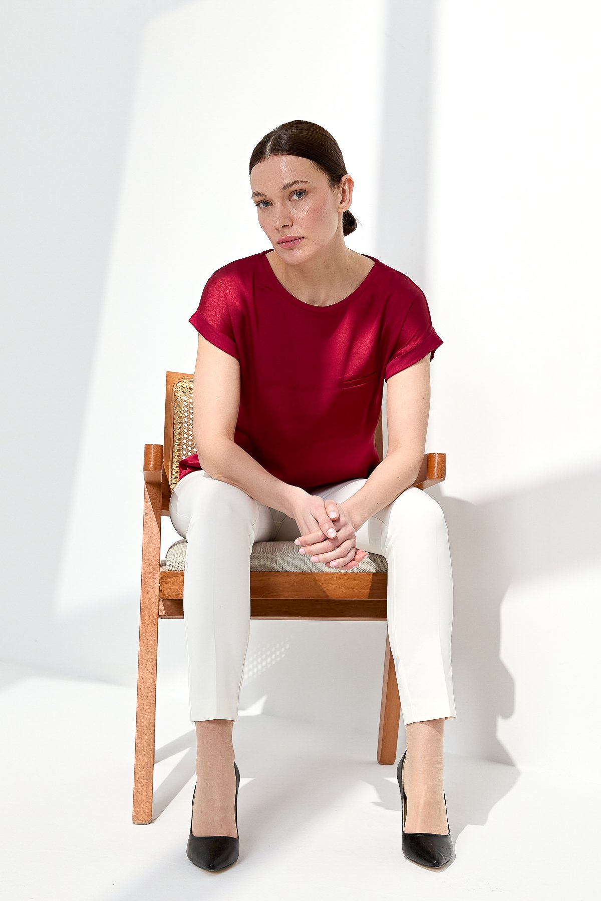 22707Kadın Kısa Kol Önü Saten Bluz Bordo