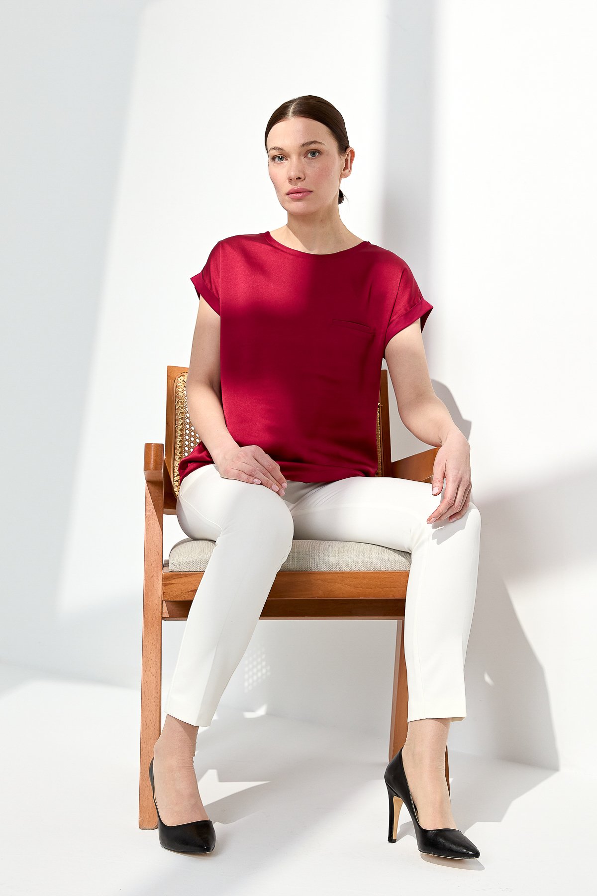 22707Kadın Kısa Kol Önü Saten Bluz Bordo