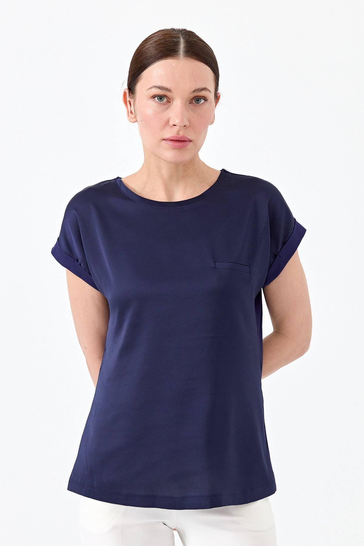 22707Kadın Kısa Kol Önü Saten Bluz Lacivert