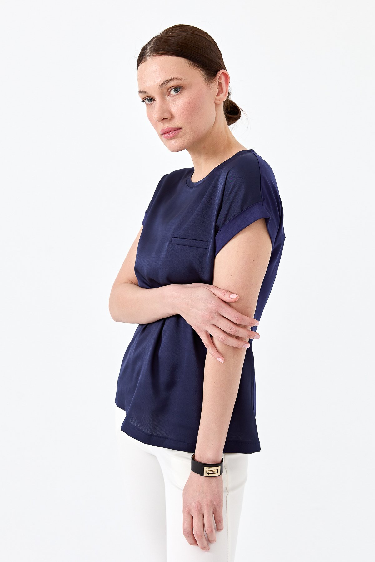 22707Kadın Kısa Kol Önü Saten Bluz Lacivert