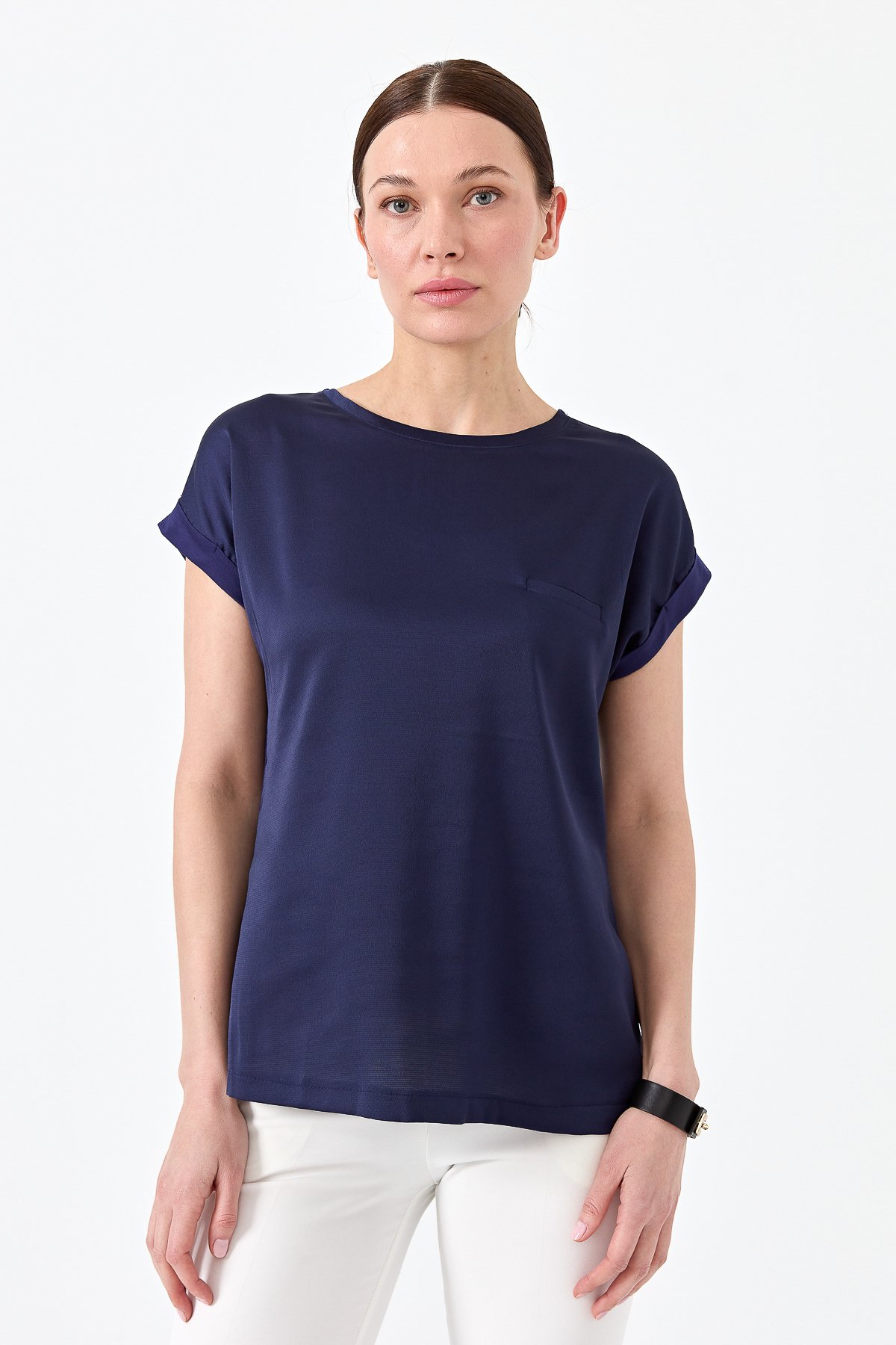 22707Kadın Kısa Kol Önü Saten Bluz Lacivert