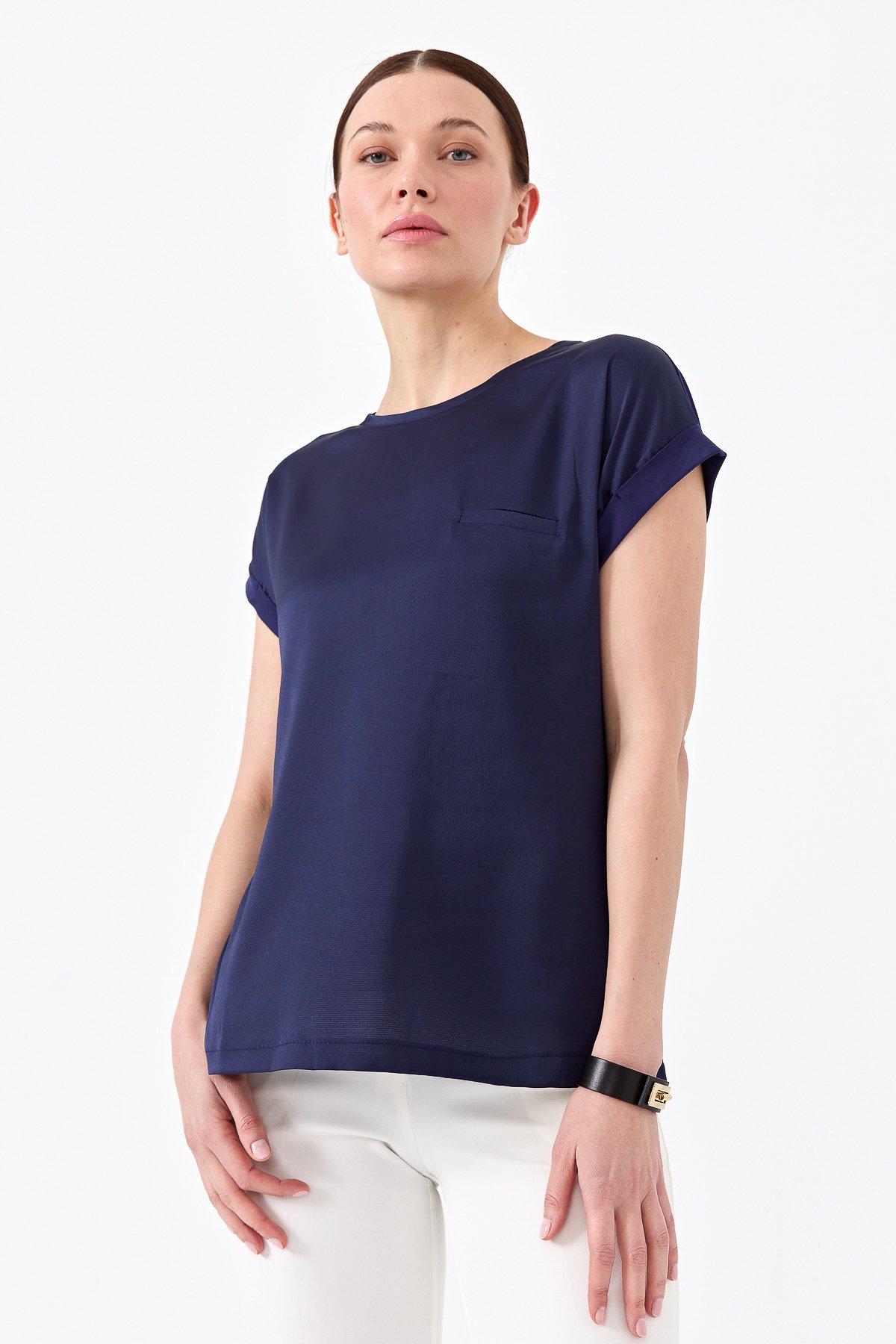 22707Kadın Kısa Kol Önü Saten Bluz Lacivert