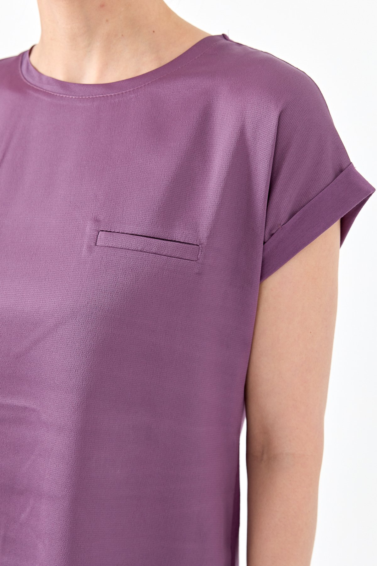 22707Kadın Kısa Kol Önü Saten Bluz Lavanta