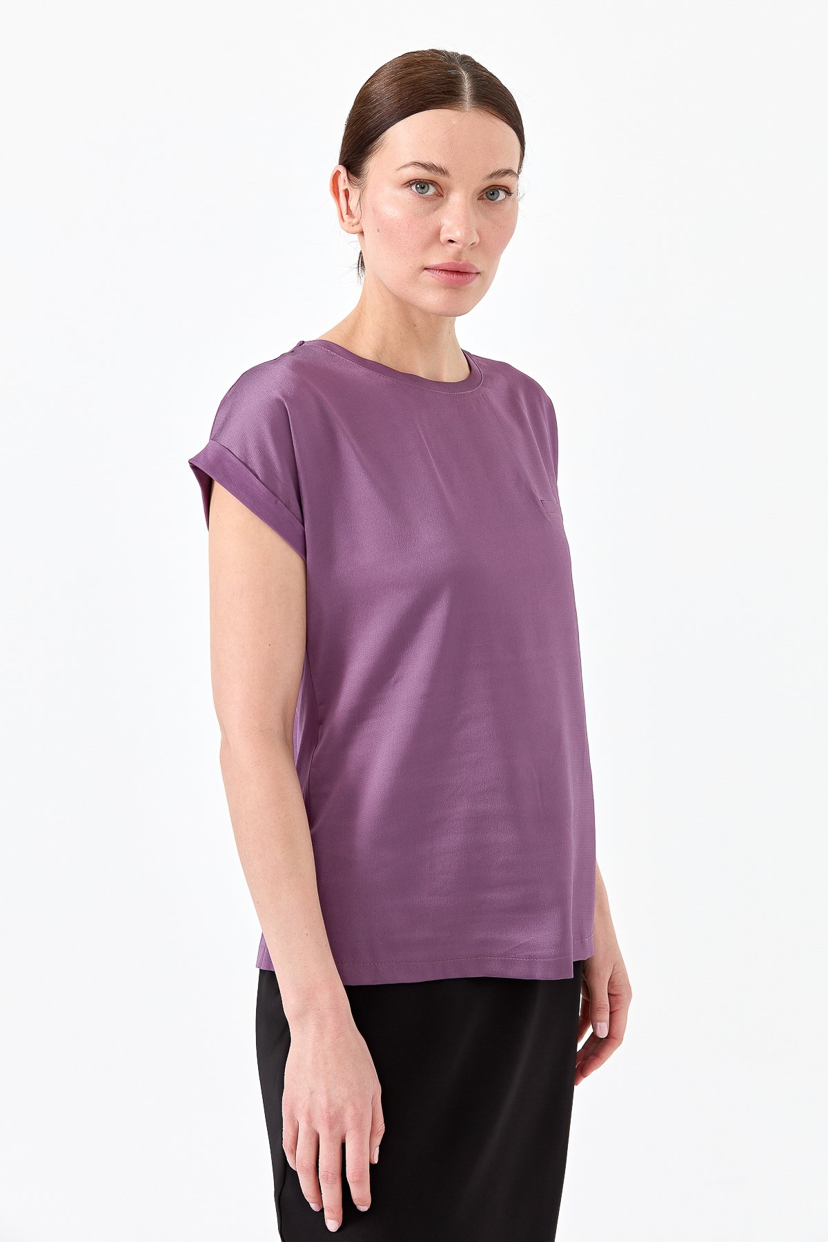 22707Kadın Kısa Kol Önü Saten Bluz Lavanta