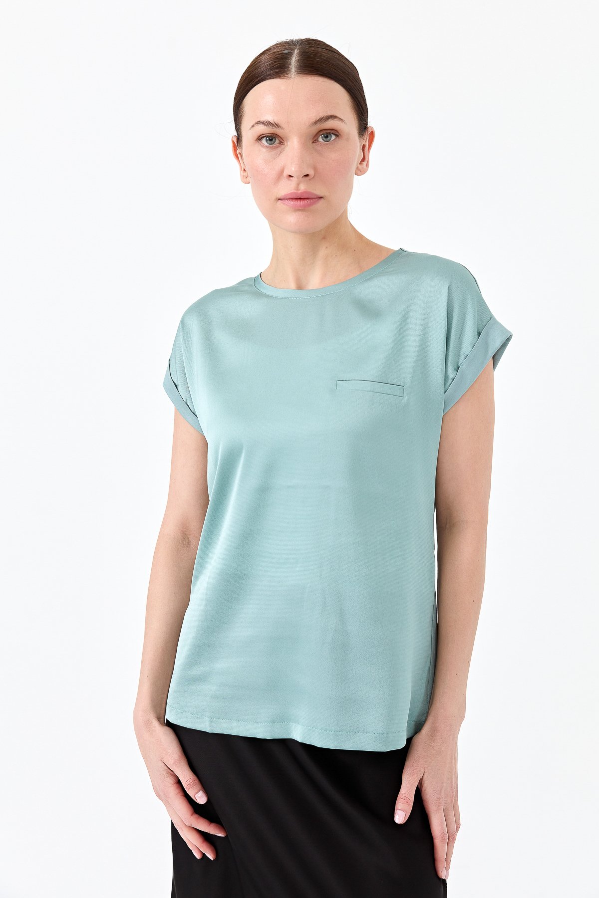 22707Kadın Kısa Kol Önü Saten Bluz S.Yeşili