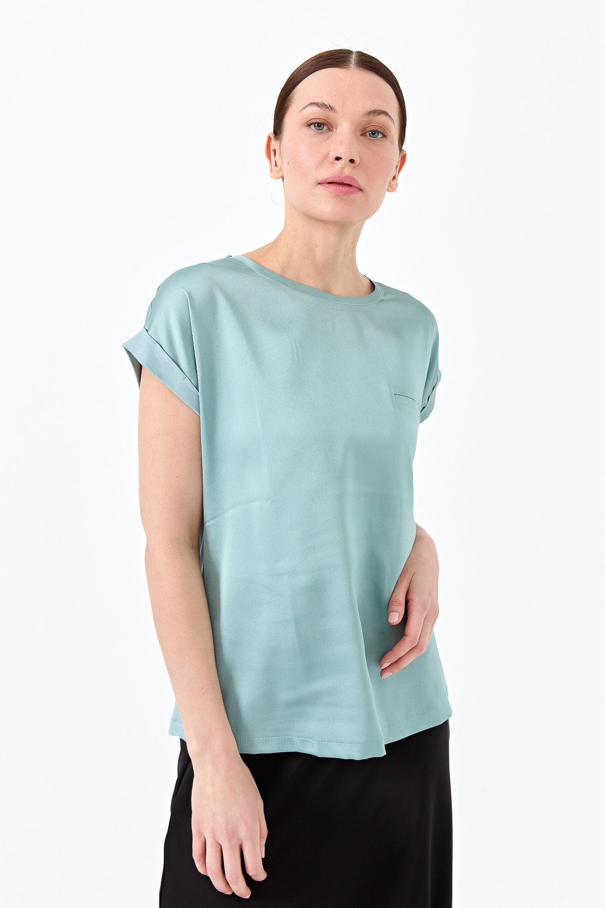 22707Kadın Kısa Kol Önü Saten Bluz S.Yeşili