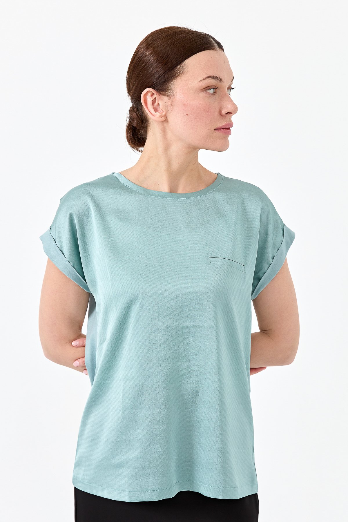 22707Kadın Kısa Kol Önü Saten Bluz S.Yeşili