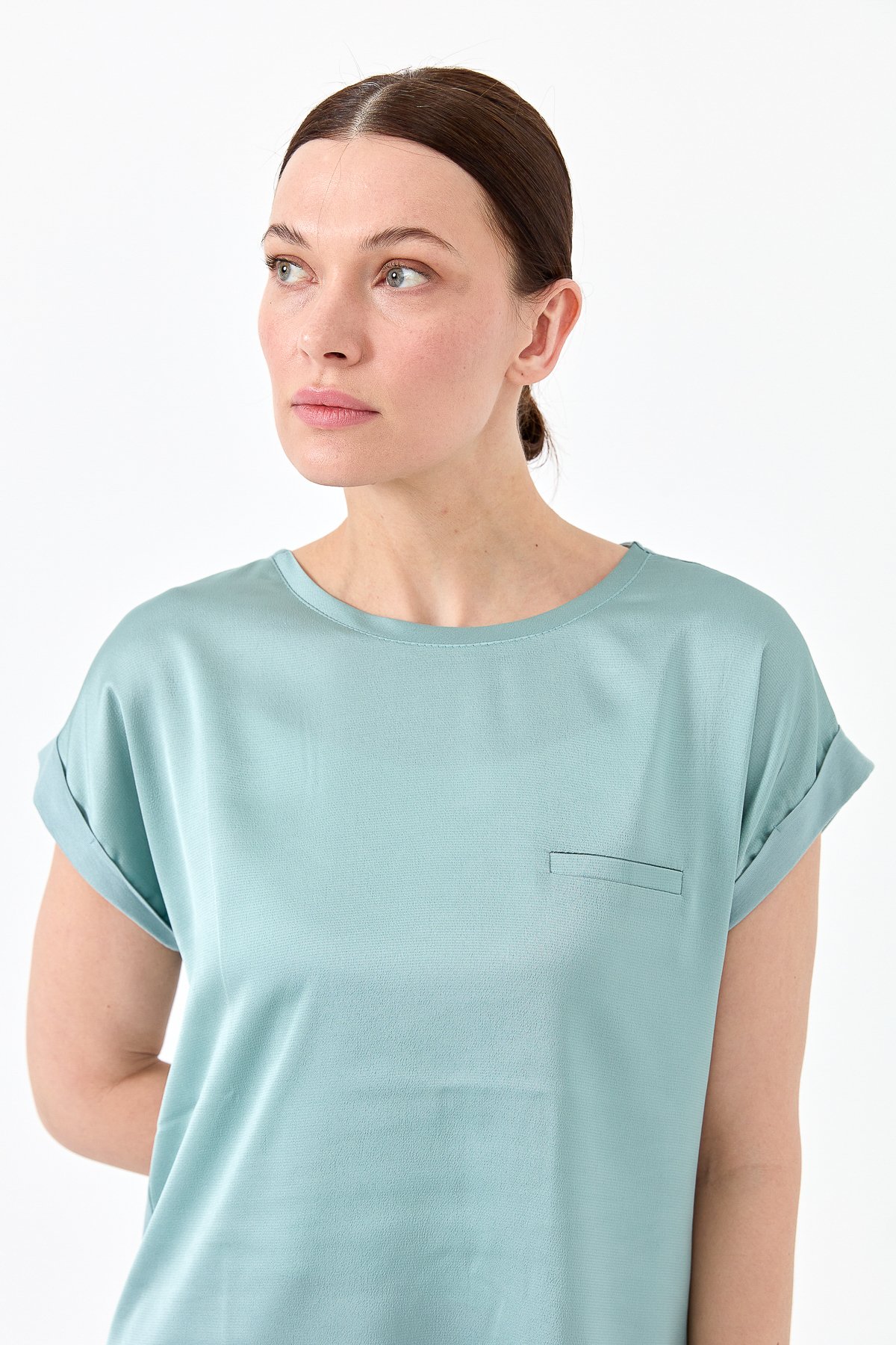 22707Kadın Kısa Kol Önü Saten Bluz S.Yeşili