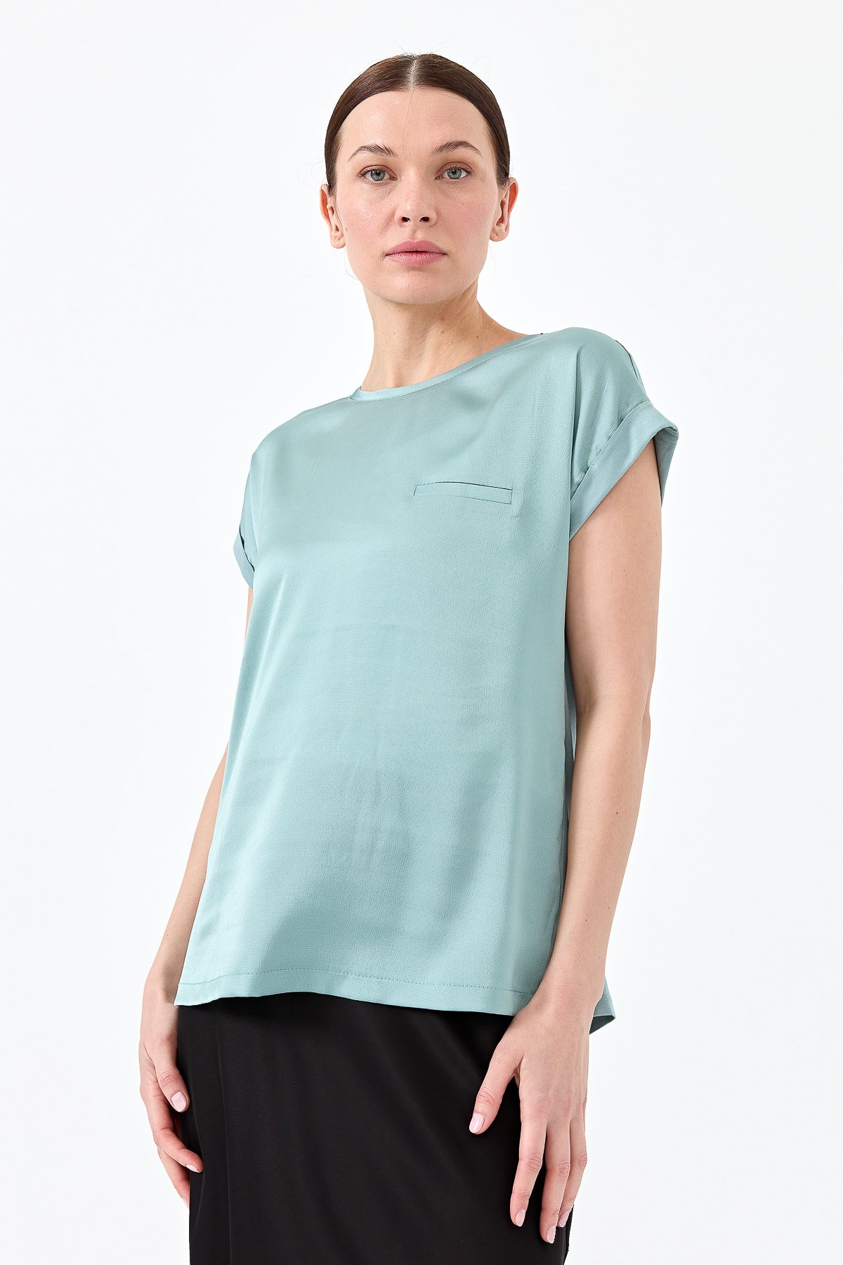 22707Kadın Kısa Kol Önü Saten Bluz S.Yeşili