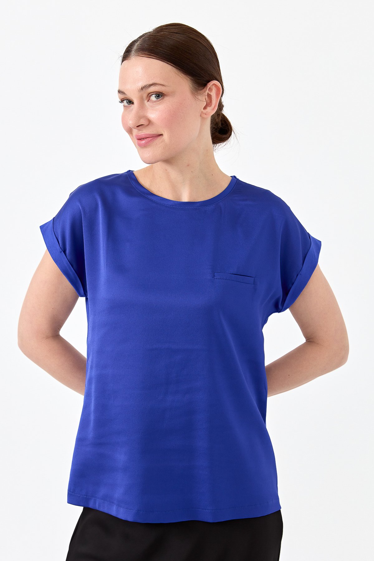 22707Kadın Kısa Kol Önü Saten Bluz Saks