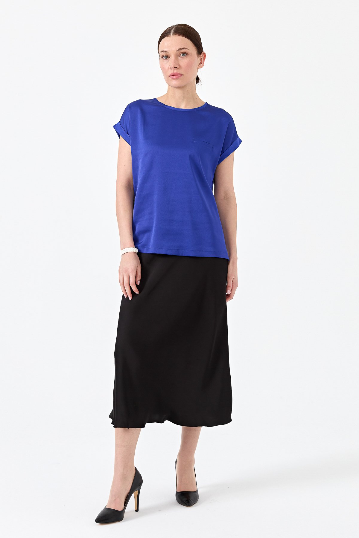 22707Kadın Kısa Kol Önü Saten Bluz Saks