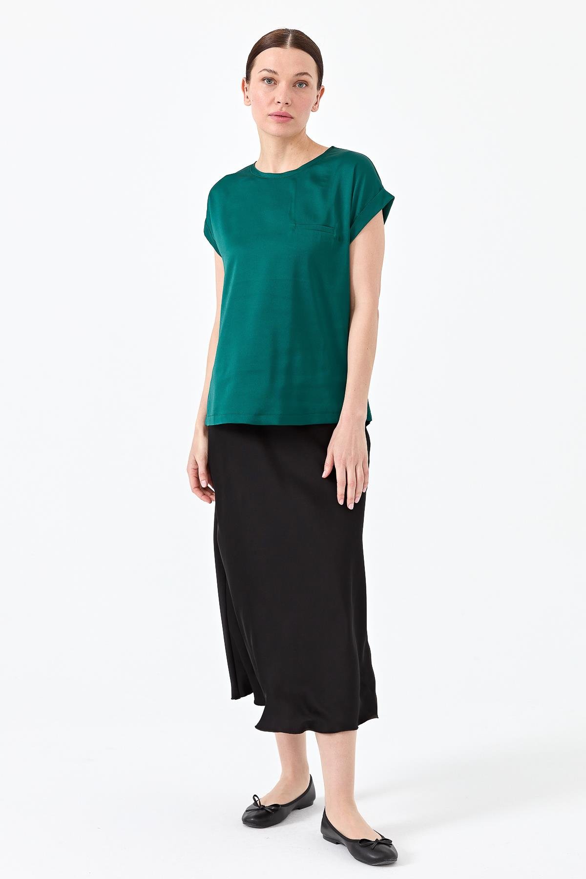 22707Kadın Kısa Kol Önü Saten Bluz Yeşil