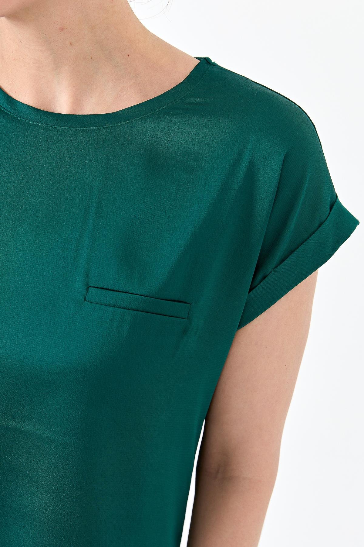 22707Kadın Kısa Kol Önü Saten Bluz Yeşil