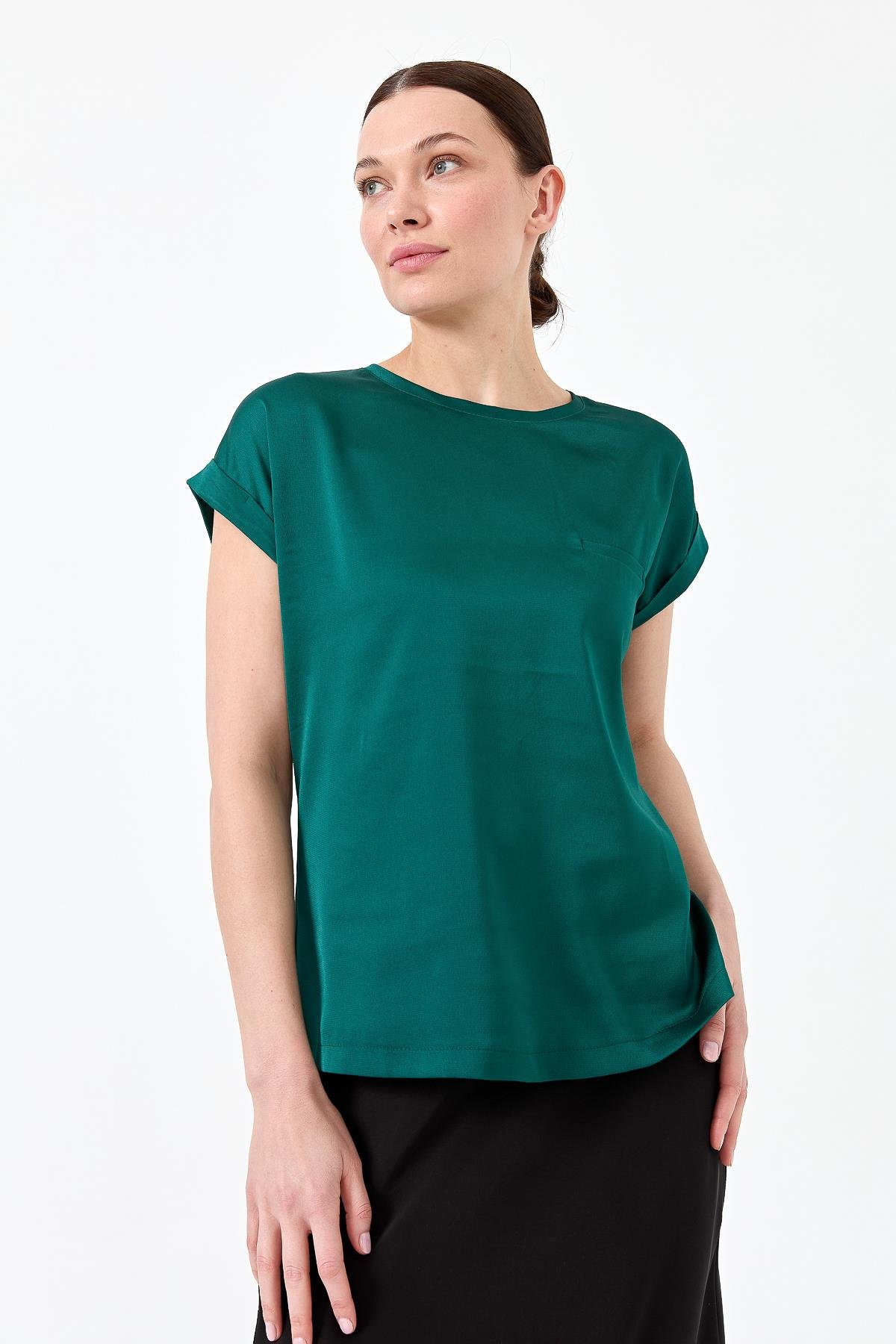 22707Kadın Kısa Kol Önü Saten Bluz Yeşil