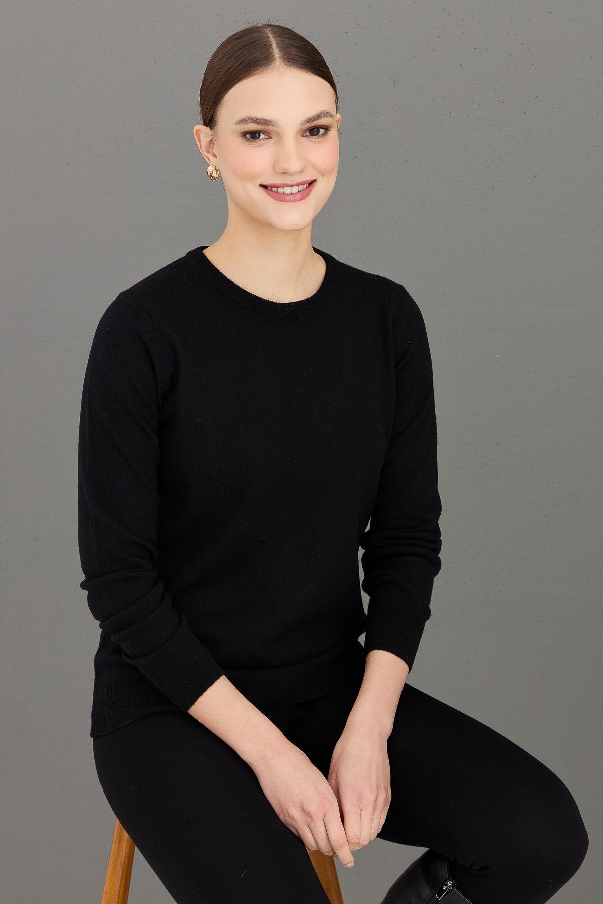 21041Kadın Klasik Bayan Bluz Siyah