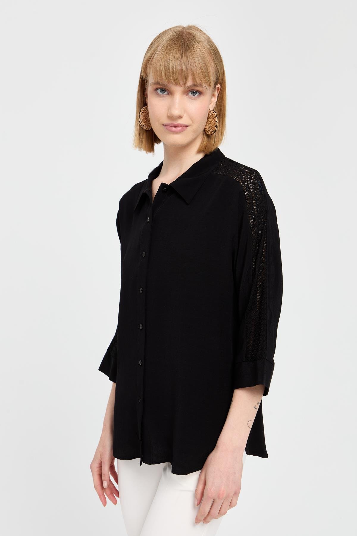 KMY24074Женская рубашка с кружевными полосками на рукавах