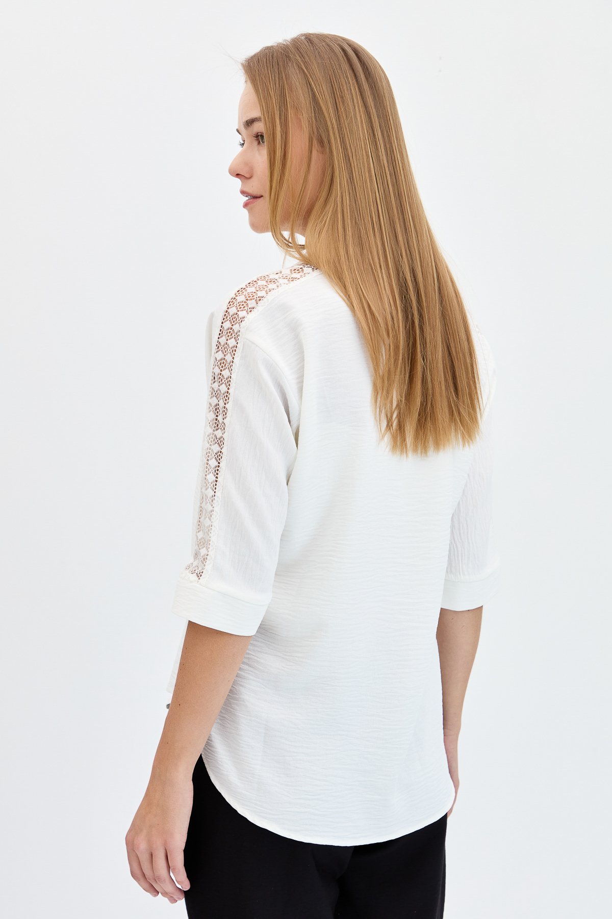 KMY24074Kadın Kolları Dantel Şeritli Maroken Gömlek Ekru