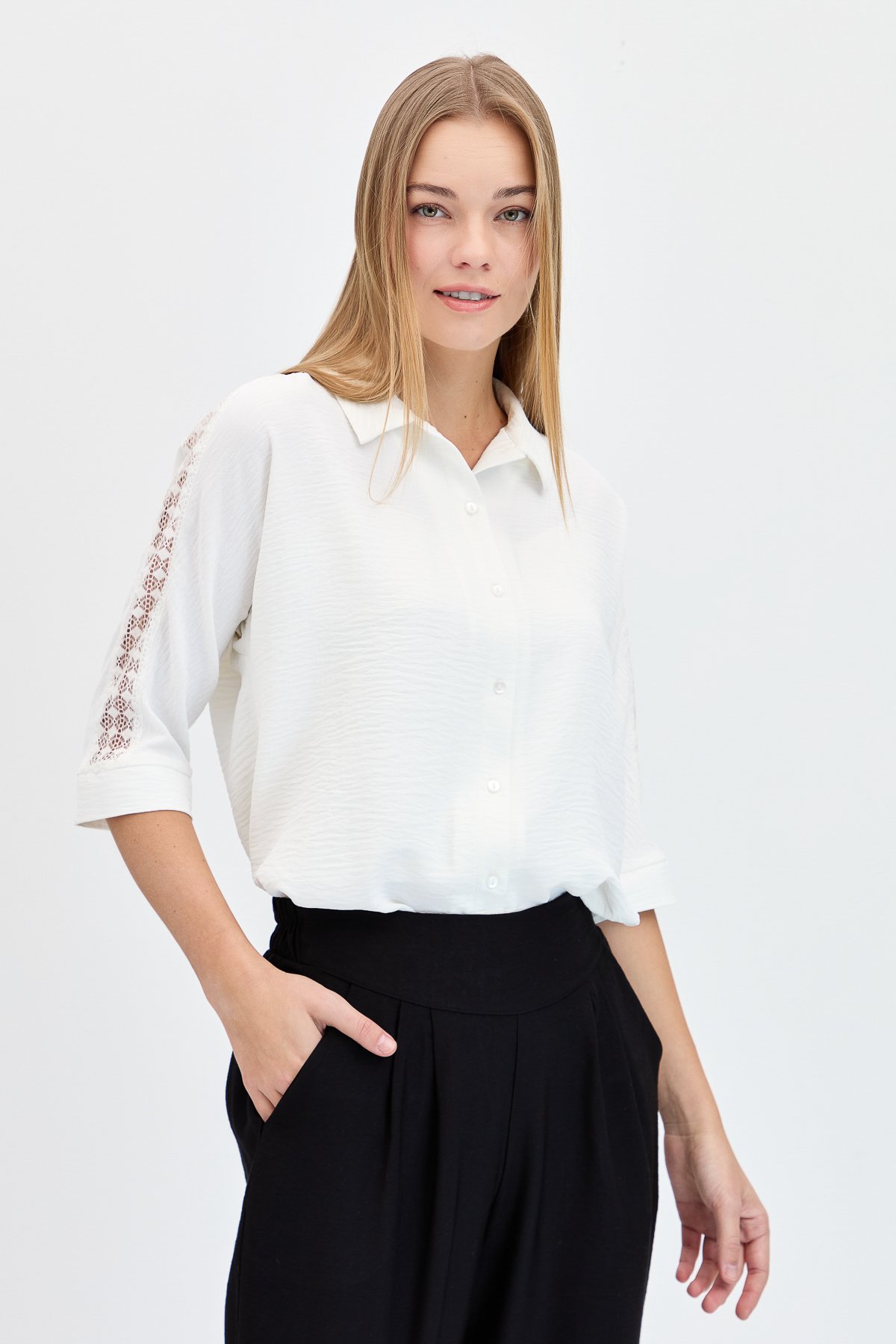 KMY24074Kadın Kolları Dantel Şeritli Maroken Gömlek Ekru